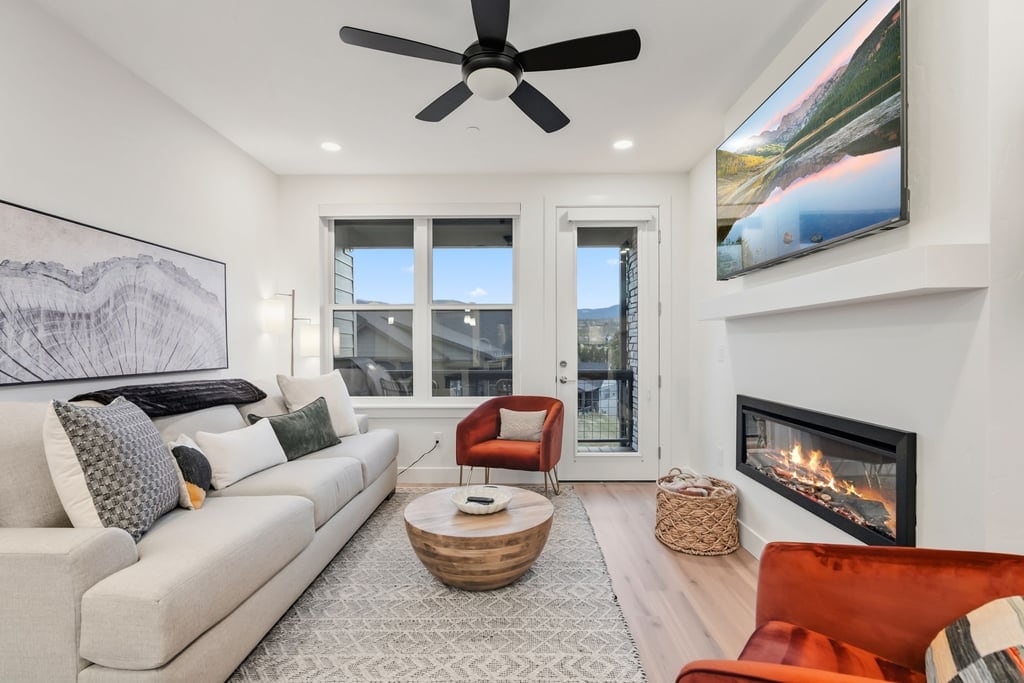 SWP 106 Homestead Loop living room