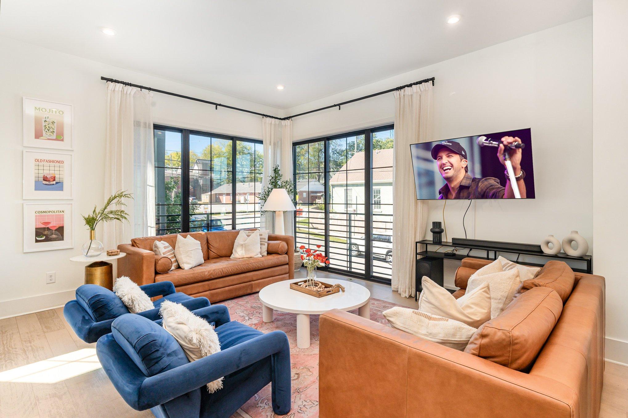 Pink Spur-Rooftop Patio-Walk to Restaurants & Bars