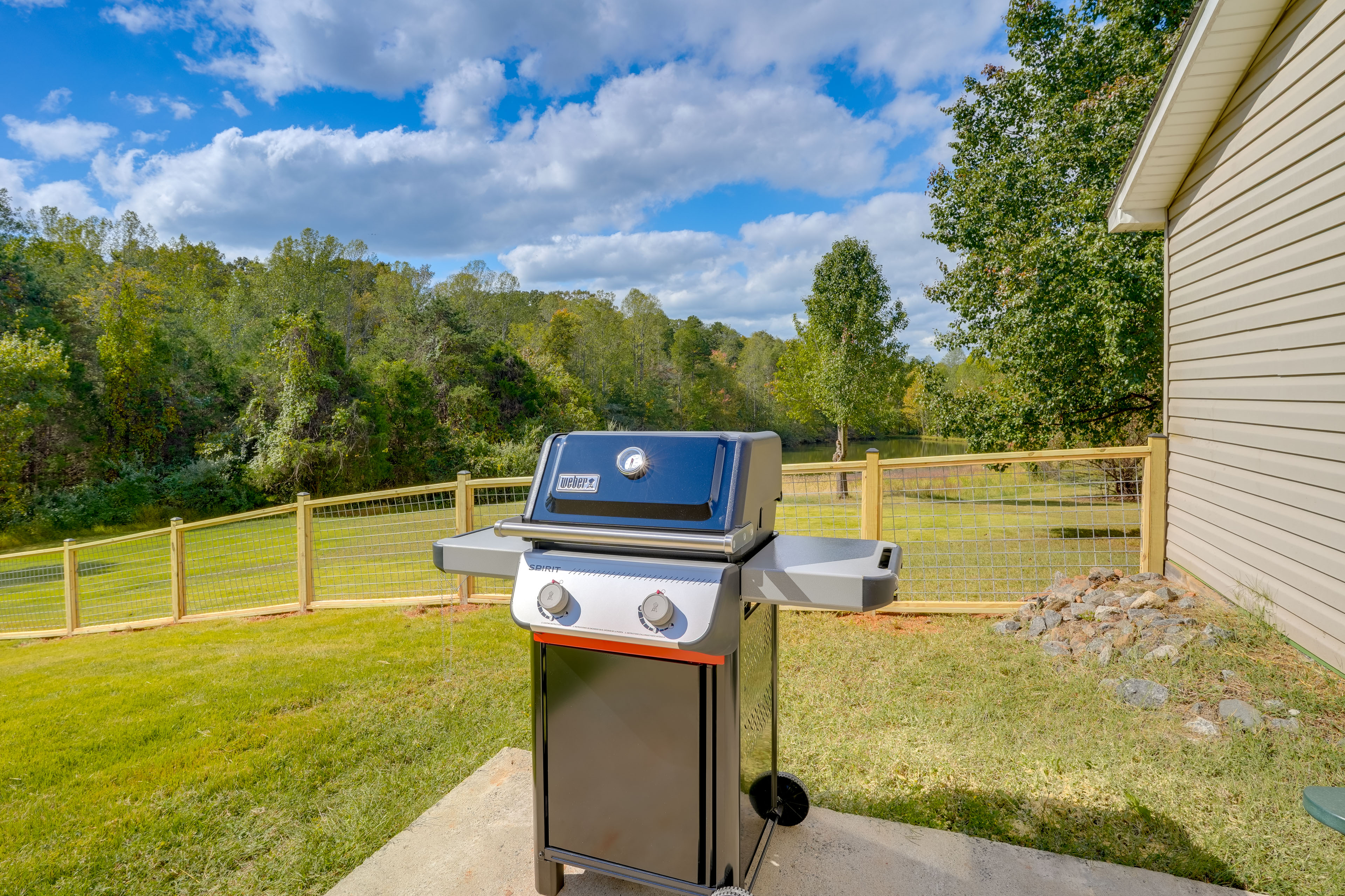 Home 14 Mi to Shenandoah Nat’l Park! Fenced Yard