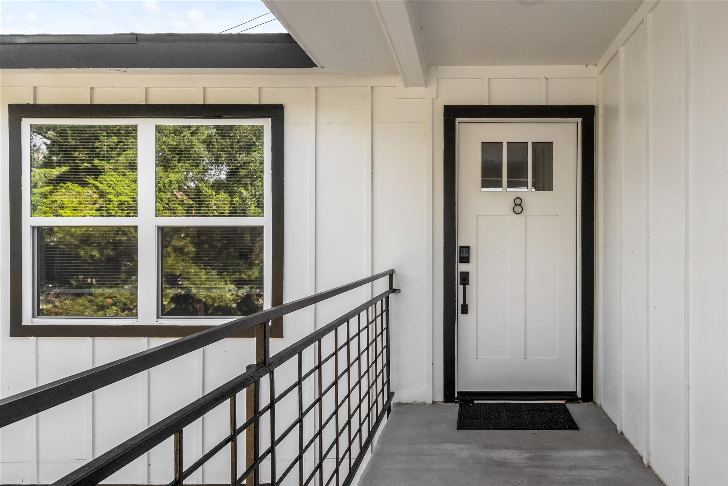 Cozy Apt Near Midtown + Montrose | Desk Games WiFi