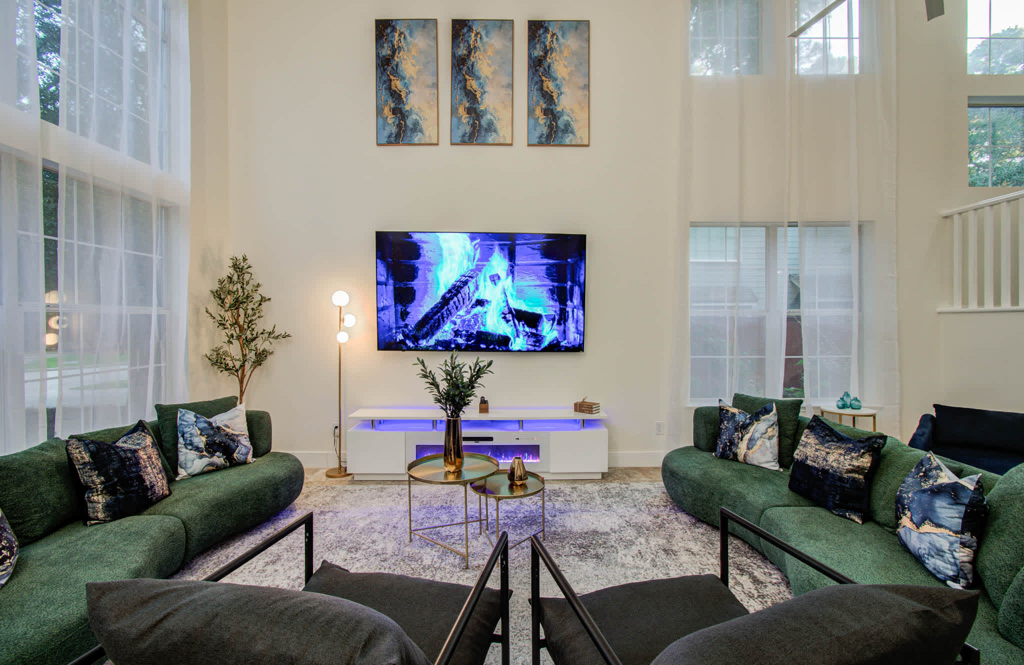 4BD/3BA Stylish Home w Game Room, Backyard, Pool