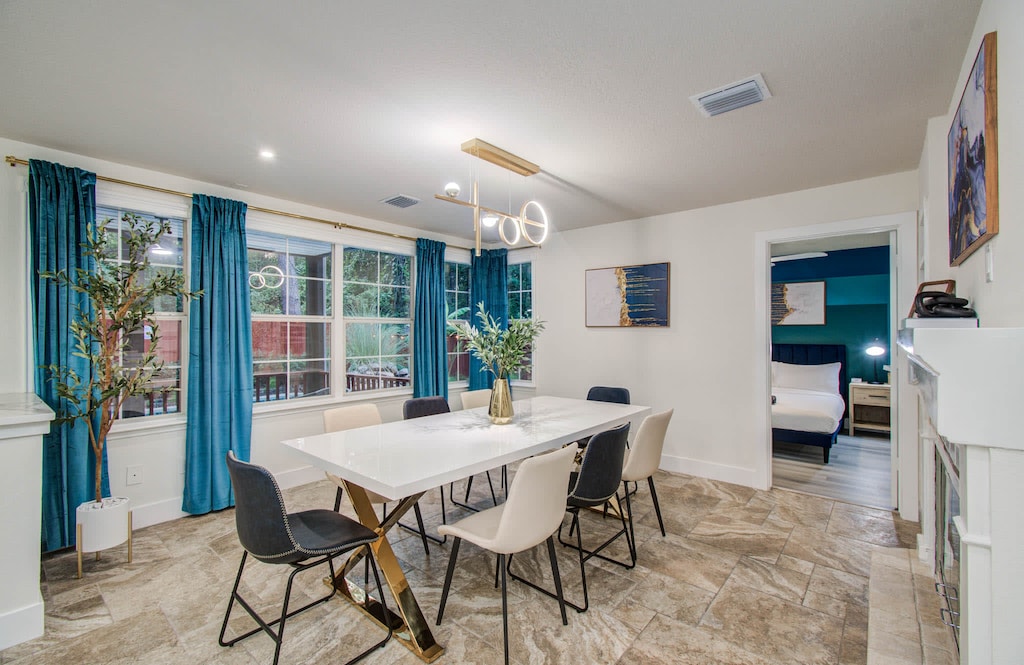 This stylish dining room offers the perfect blend of homey warmth and restaurant chic to offer you an elevated dining experience with your companions.