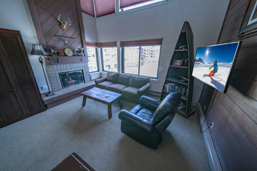 Nicely decorated with Keystone Lake views!