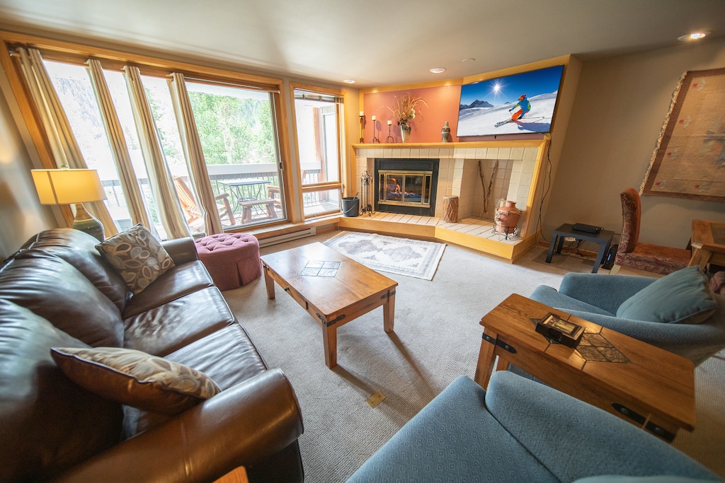 Great ski vacation property at Liftside Condominiums!