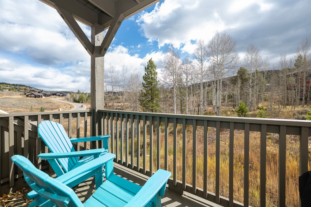 SG Kicking Horse Buckskin 3205 private deck