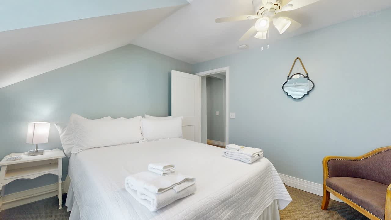 Upstairs West Bedroom 4 - Queen Bed