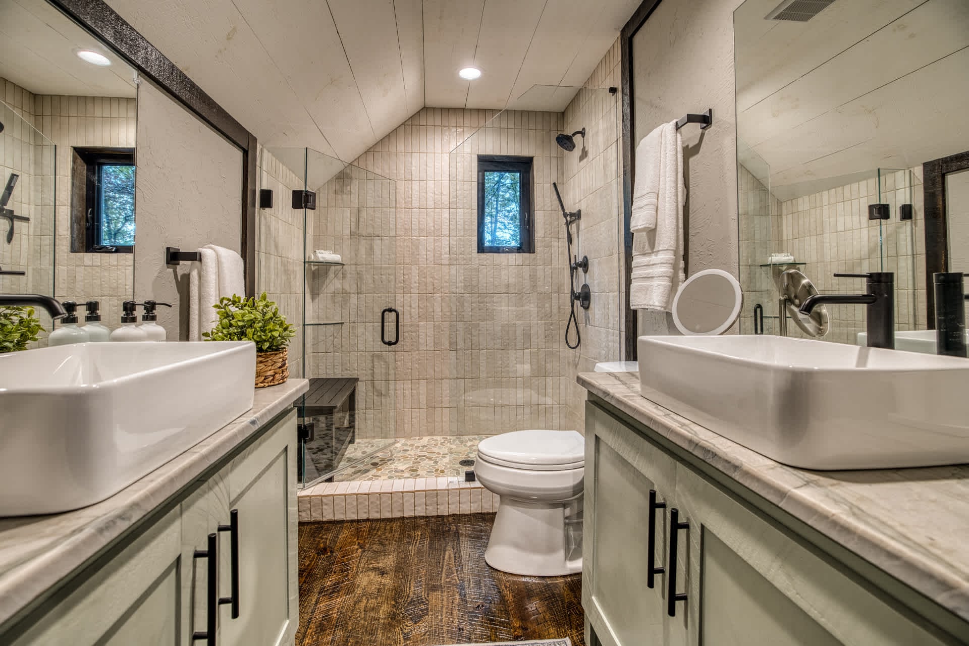 Luxury Mountain Lodge | Views, Hot Tub & Firepit Luxury Mountain Lodge | Views, Hot Tub & Firepit