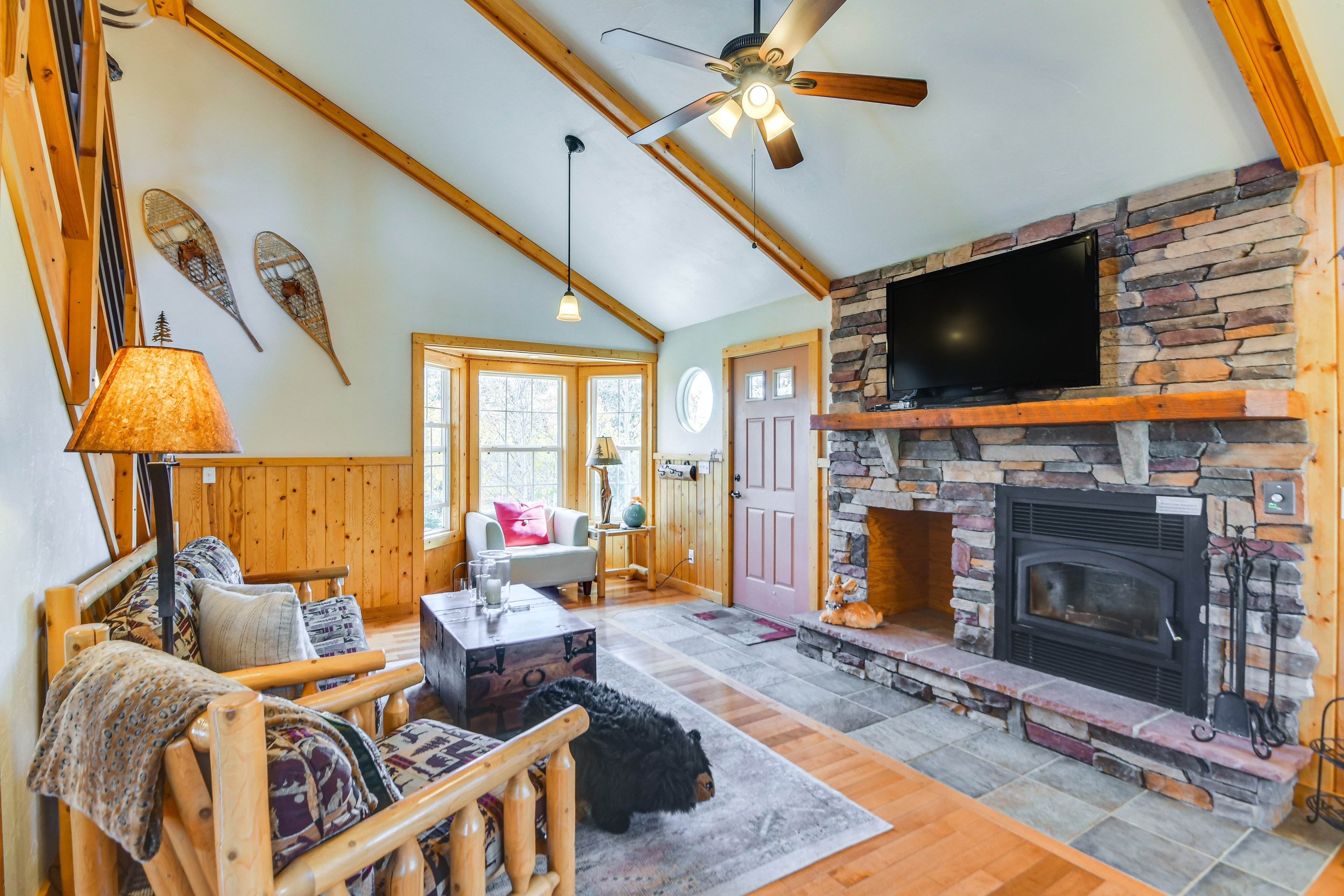 Private Wooded Escape w/ Scenic Decks in Jefferson