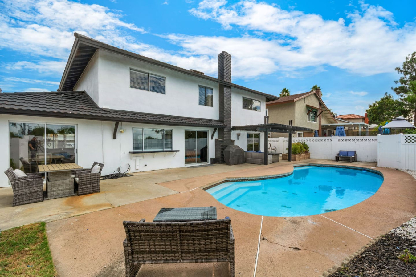 VaCaTiOn! Pool | FirePit | PoolTable | CloseToFwy