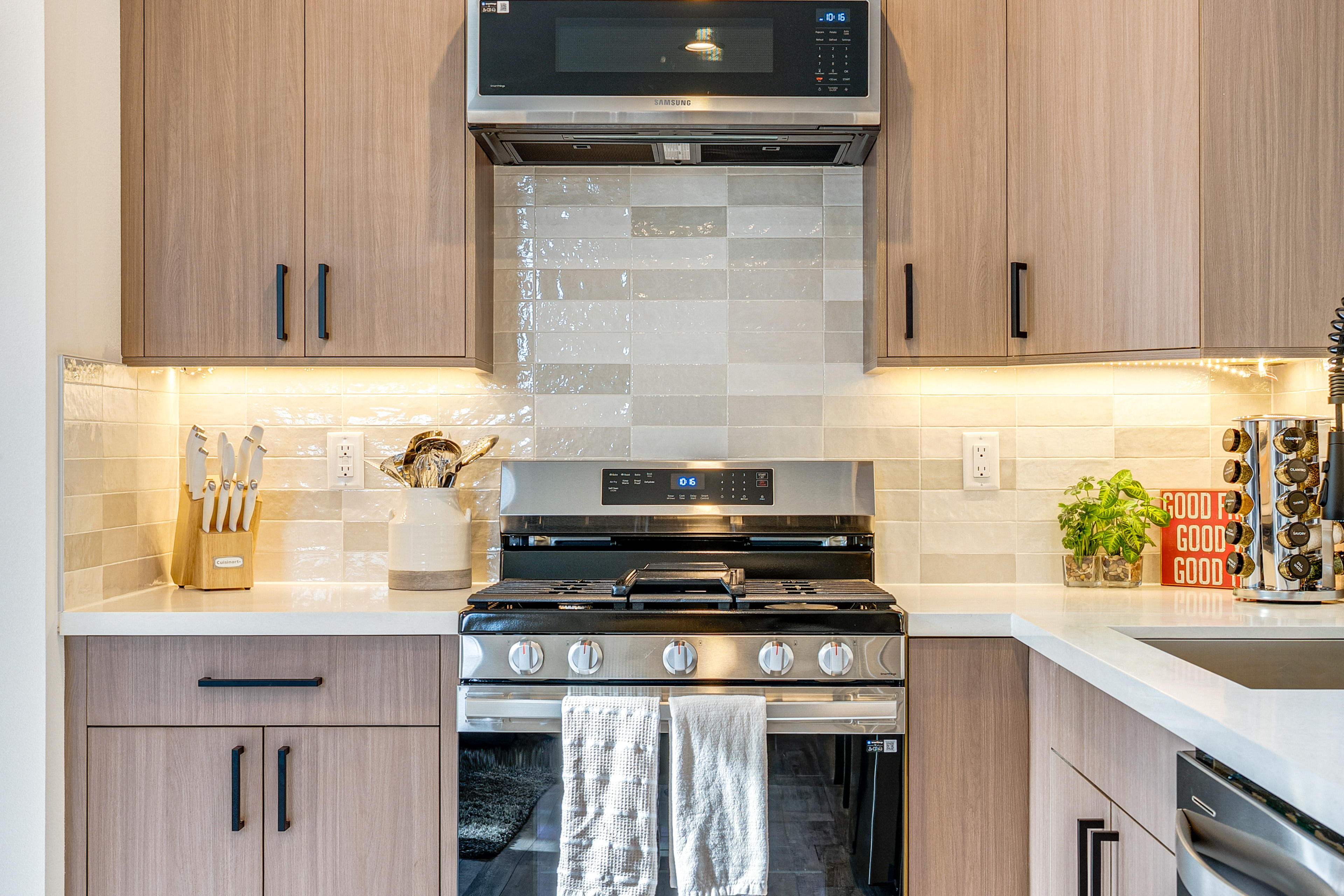 Mod PNW Hub In Seattle Suburbs! Easy Access to I-5