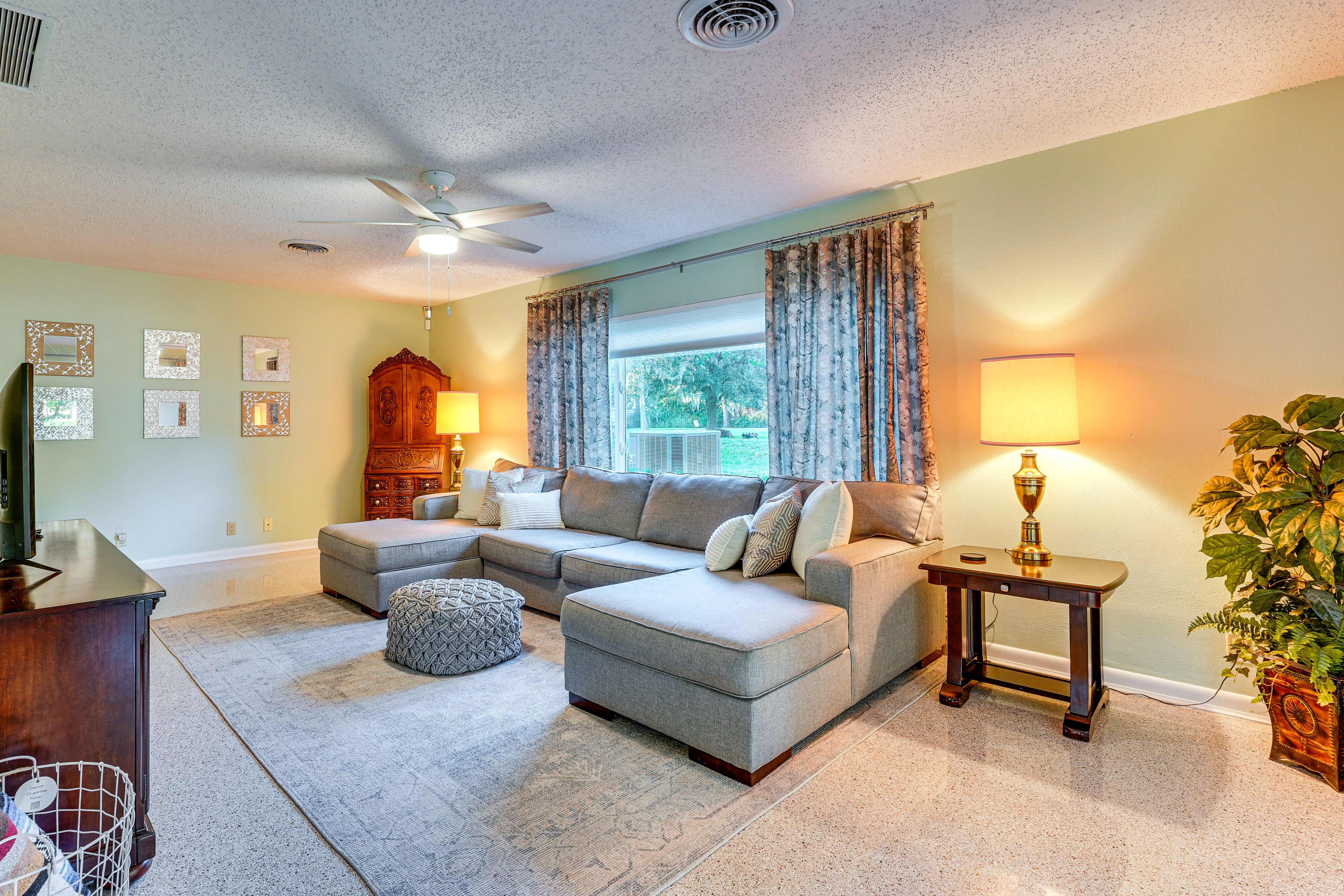 Walkable Historic District Gem: 2 Mi to Dtwn Ocala