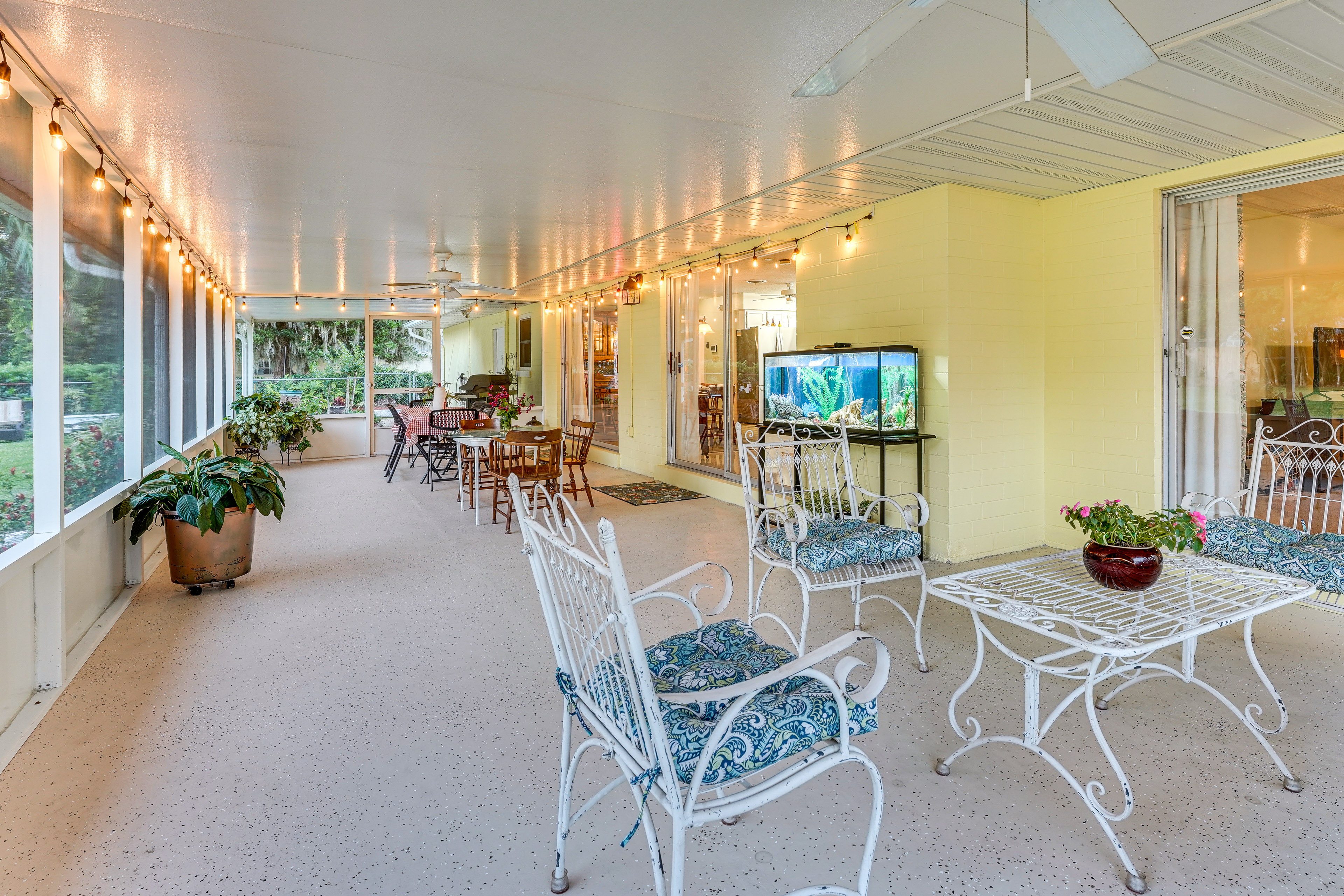 Walkable Historic District Gem: 2 Mi to Dtwn Ocala