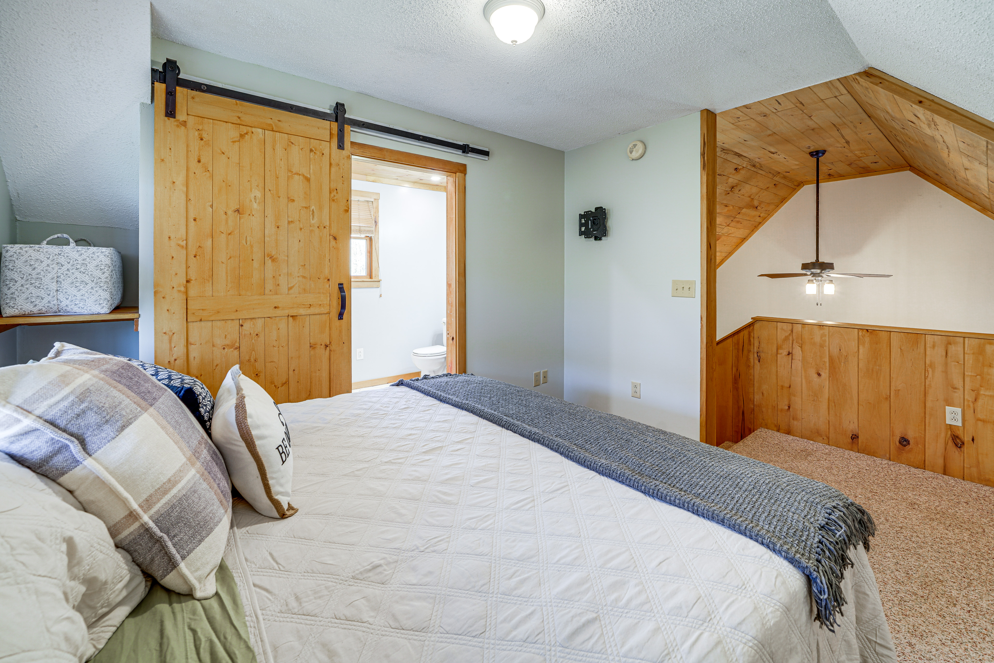 Scenic Getaway, 10 Mi to Snowshoe Mountain & Lake!