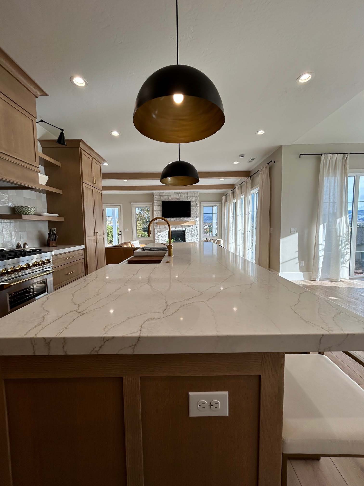 Deer Valley views, sleeps 16, hot tub, deck, gym