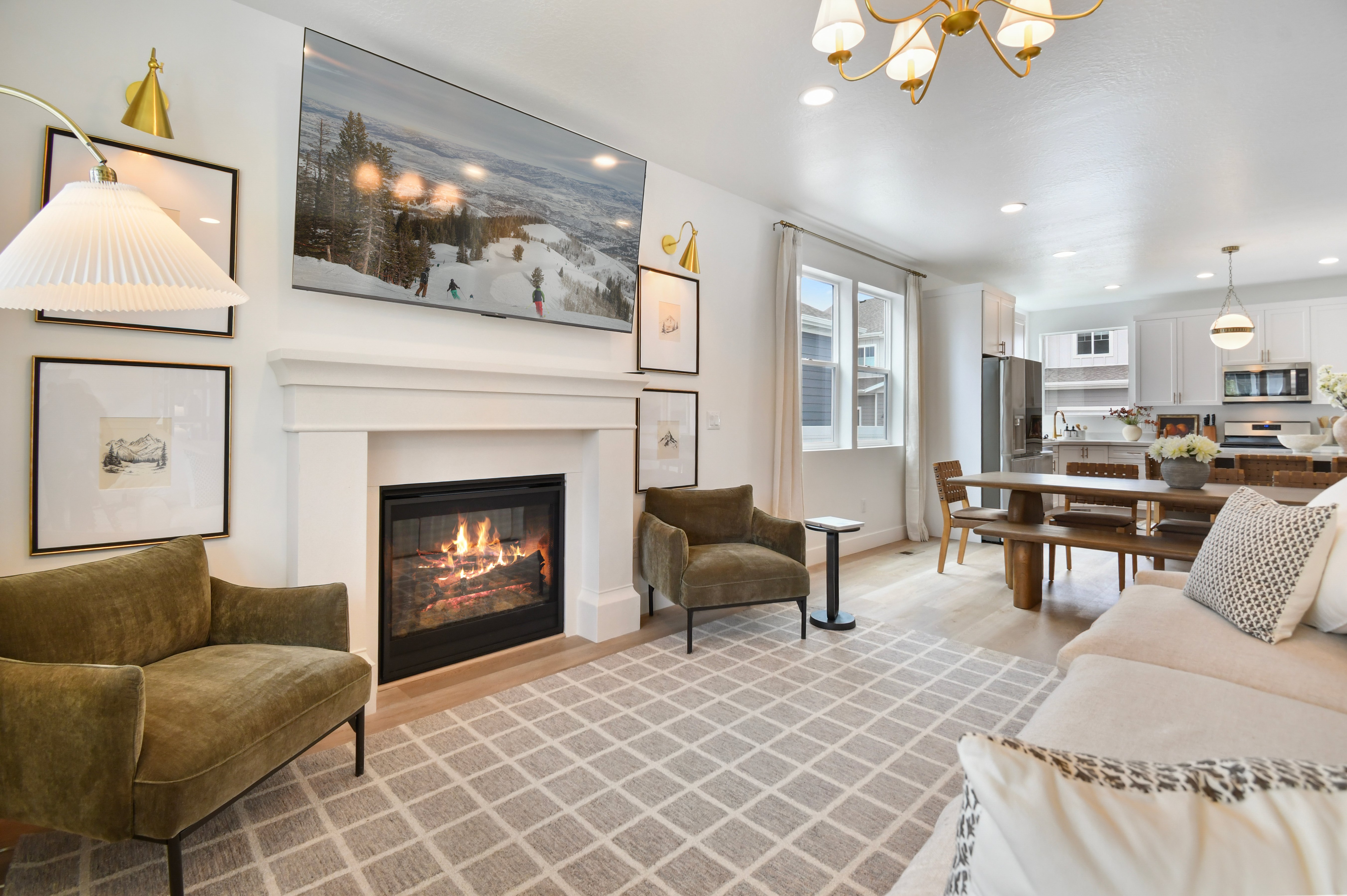 Modern 6br near skiing, luxe, sleeps 12, hot tub Modern 6br near skiing, luxe, sleeps 12, hot tub