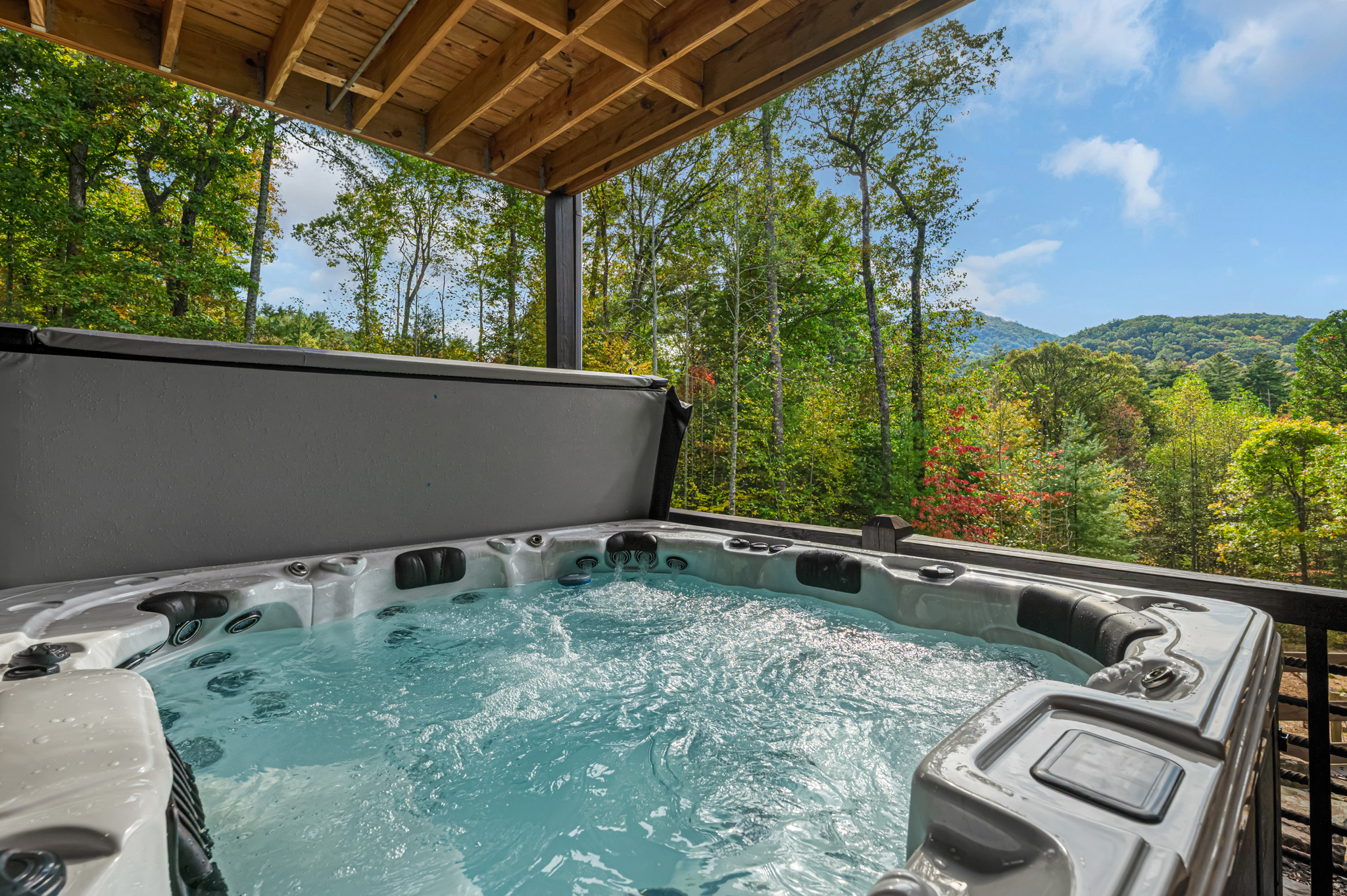 Great Trails Lodge - Hot Tub on Lower Level Deck