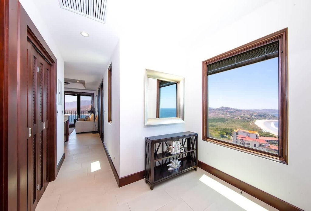 Entrance hallway. Left hand laundry room