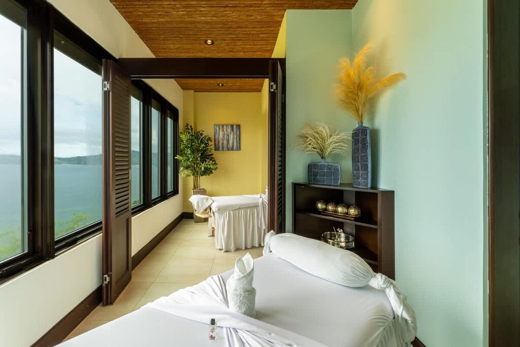 Pacific and Splendor room, massage