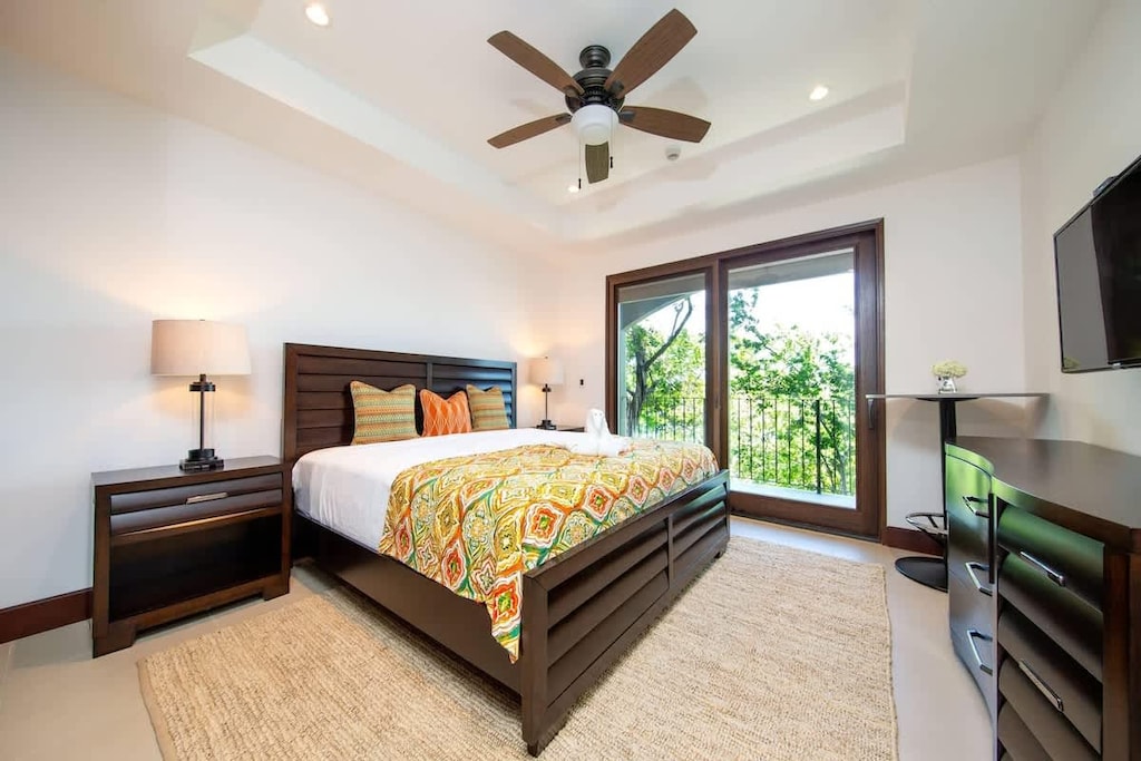 Master bedroom, King bed