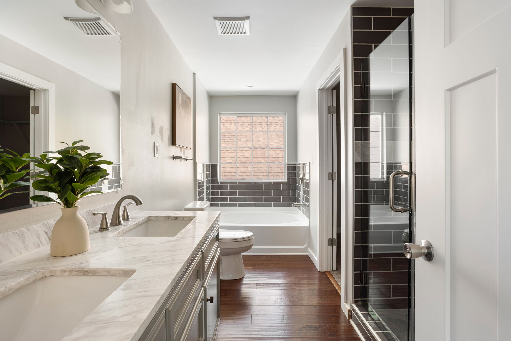 Spacious ensuite bathroom perfect for a little self-care time. Spacious ensuite bathroom perfect for a little self-care time.