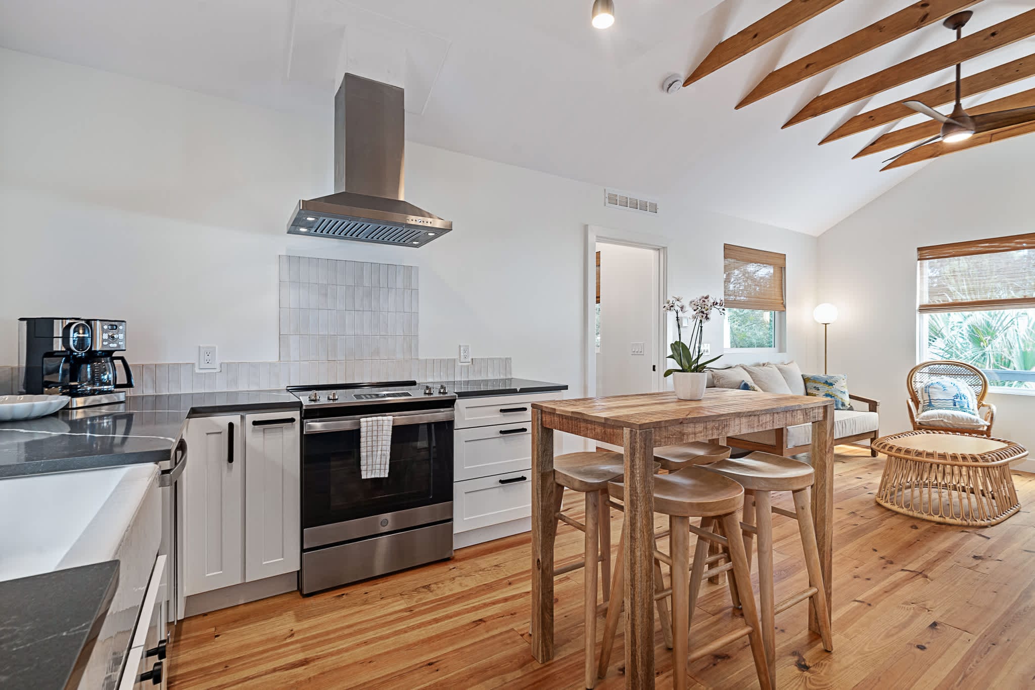 Tropical Hideaway l Mins to DNTN l Dog Friendly