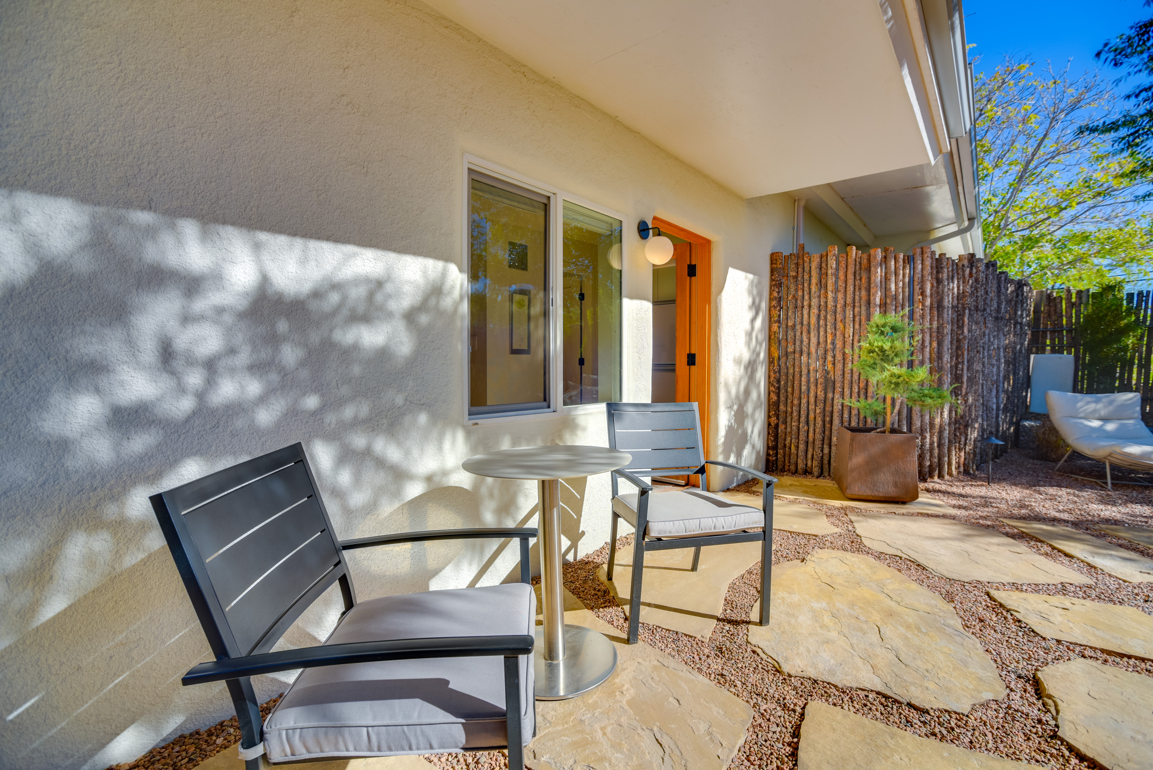 Serene Couple's Retreat 3 Mi to Dtwn Santa Fe