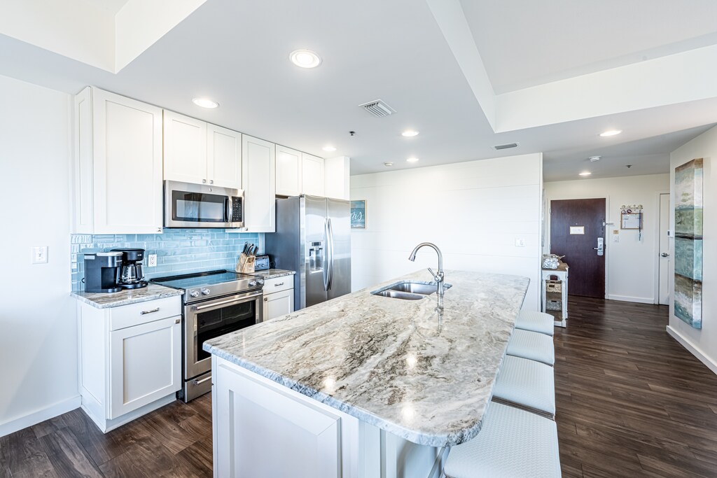 Kitchen and Breakfast Bar