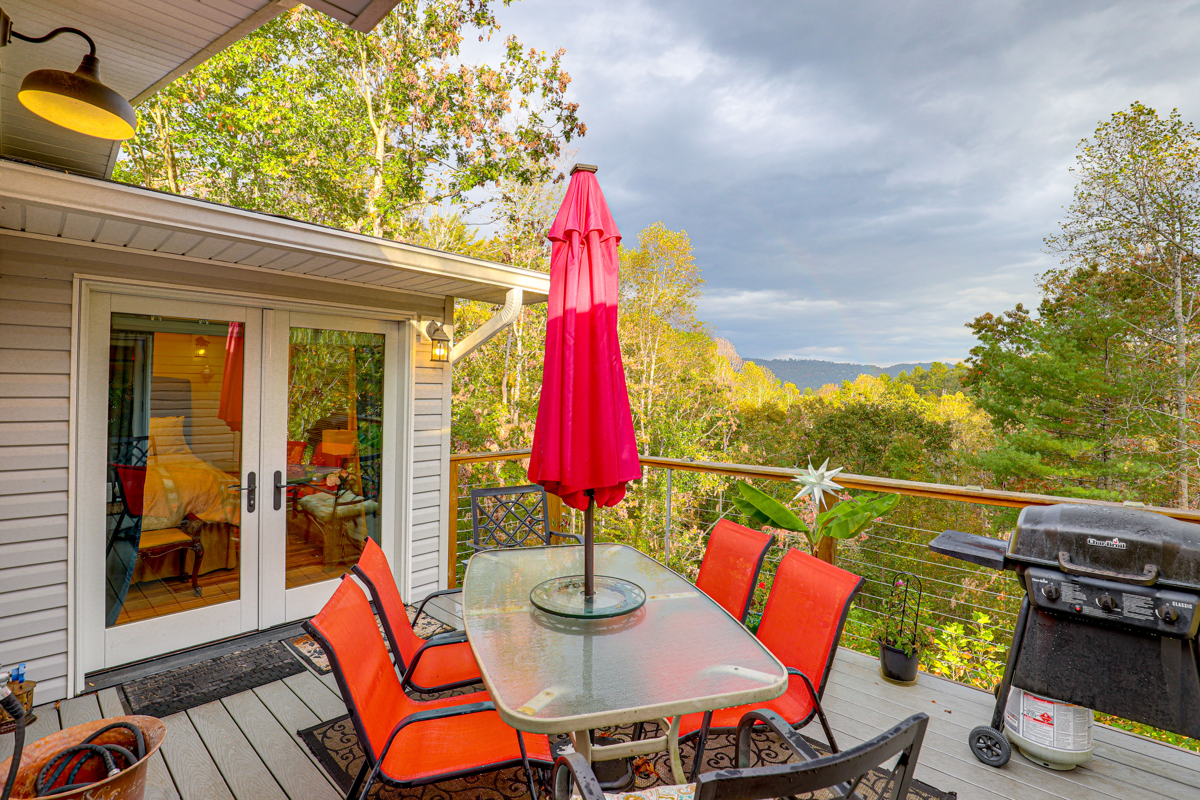 Ski Asheville! Mountain-View Hideaway w/ Deck