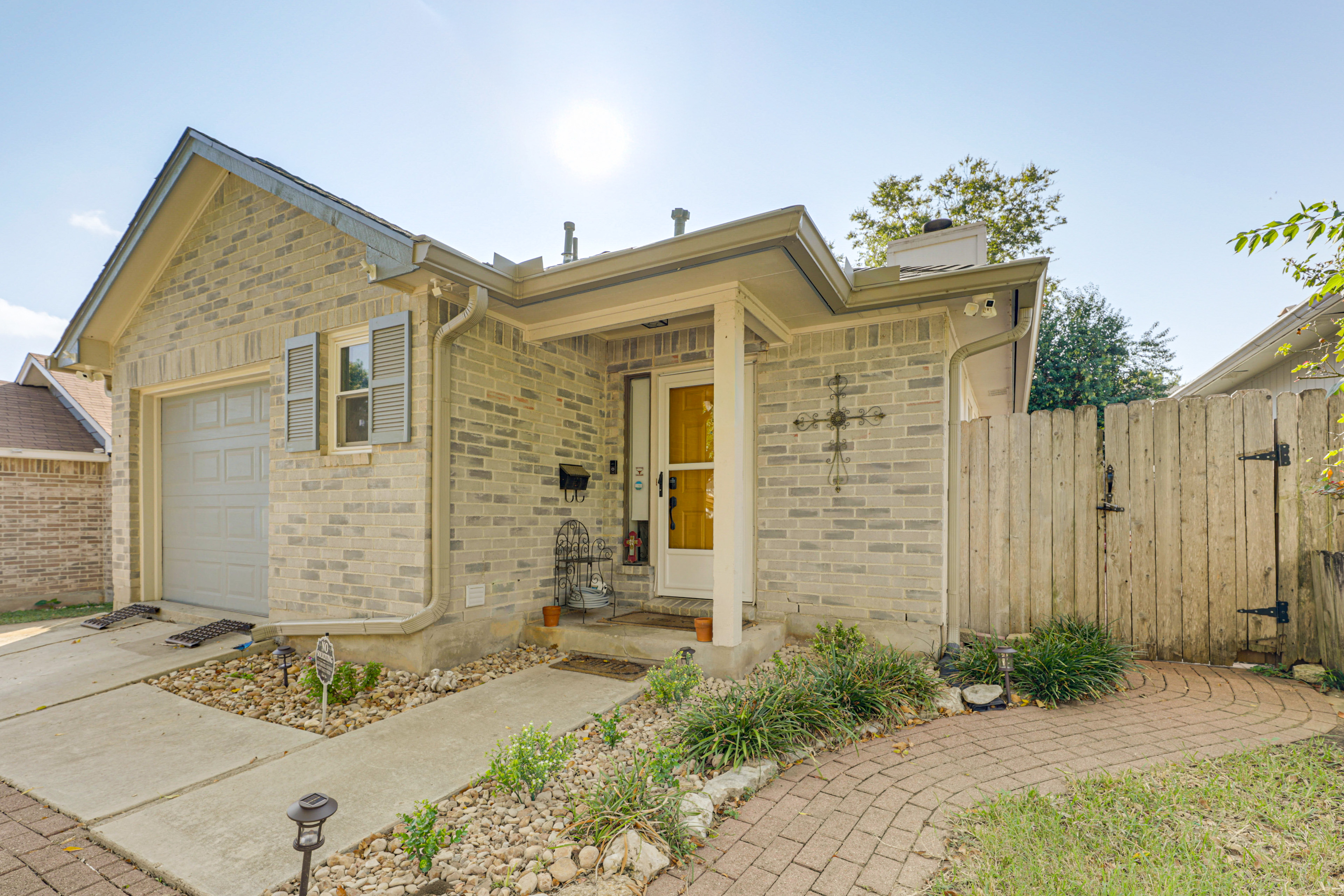 2 Mi to Dtwn! Modern Round Rock Oasis w/ Patio