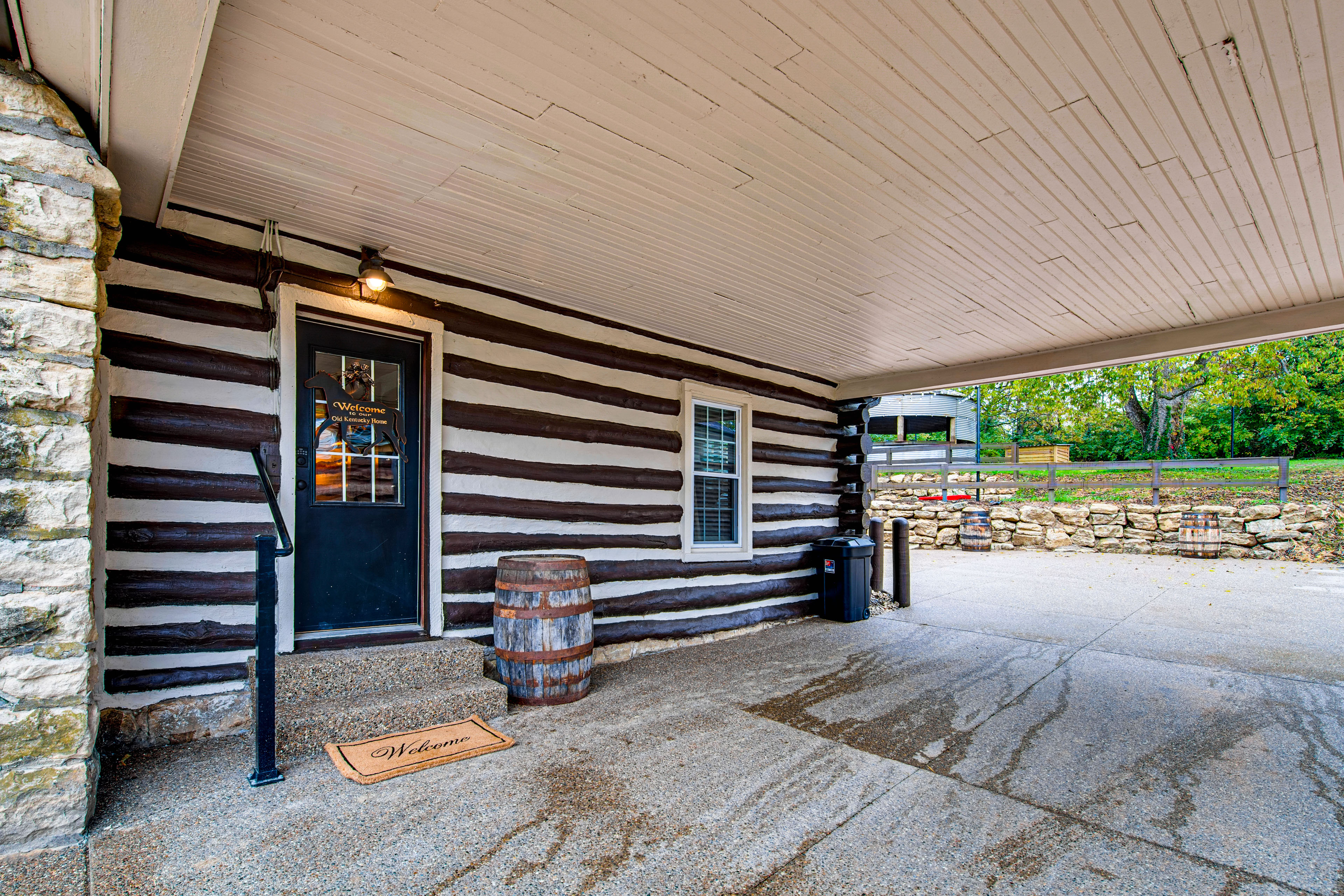 Family Holiday Cabin in Kentucky w/ Hot Tub!