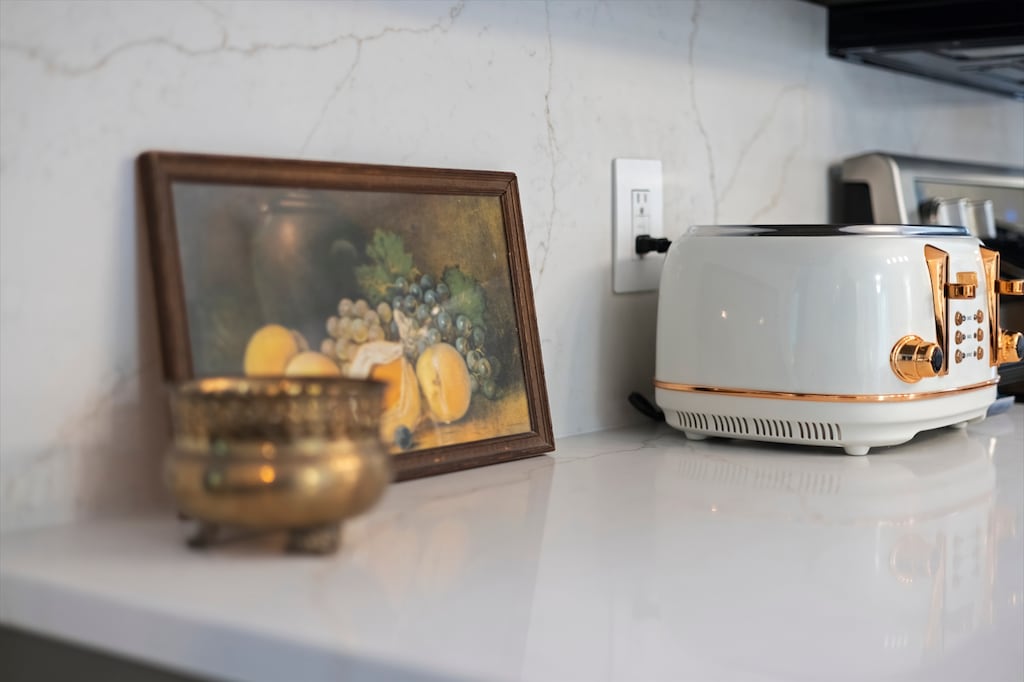 A touch of vintage charm adds warmth to The Woodsmen’s kitchen.