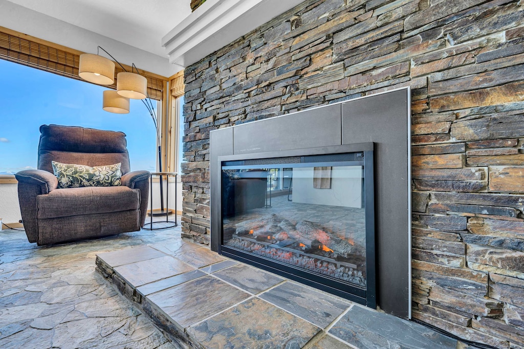 Living room 2: Lower floor, electric fireplace, Smart TV, balcony access