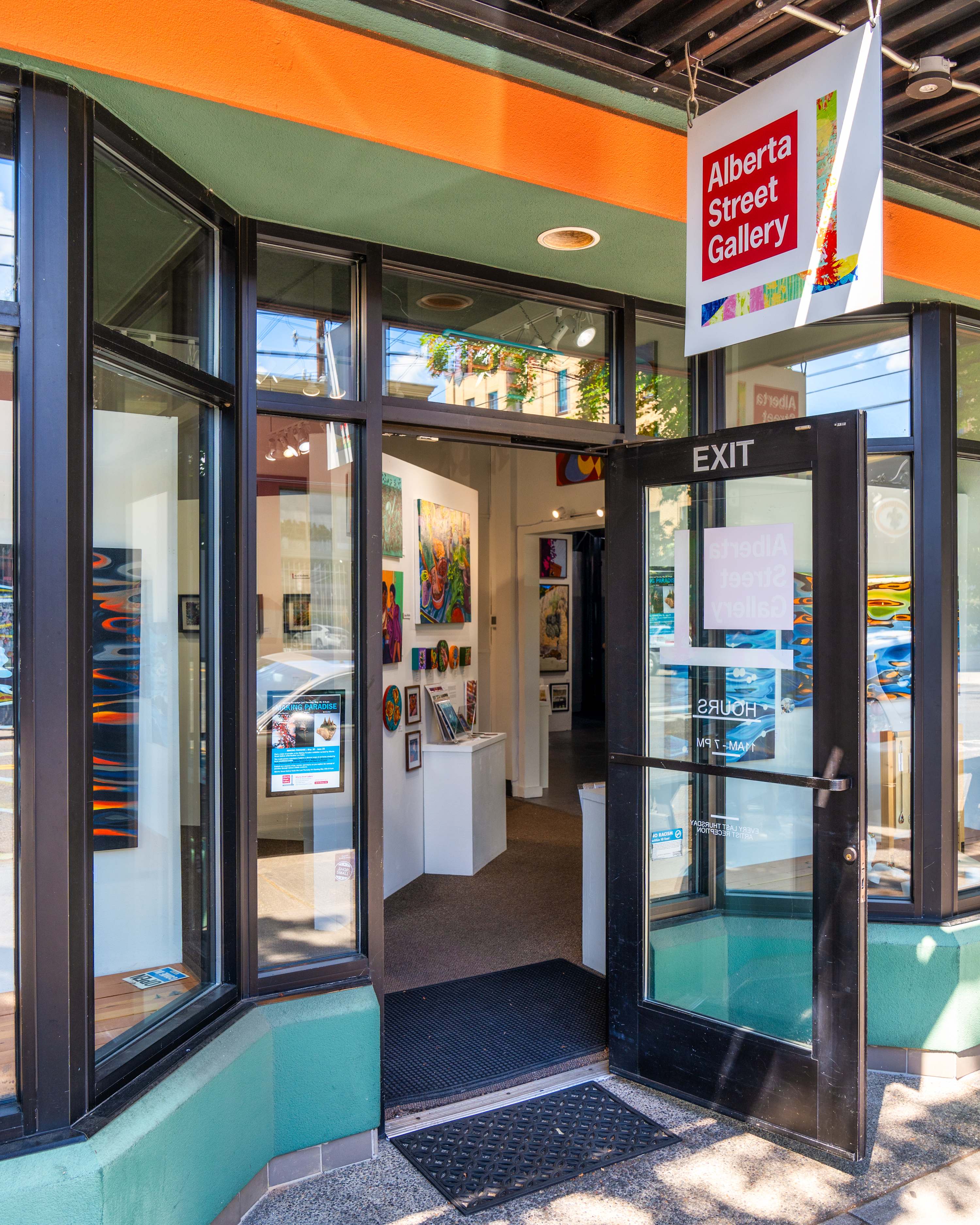 Designer Townhome in Alberta Arts + In-Law Suite