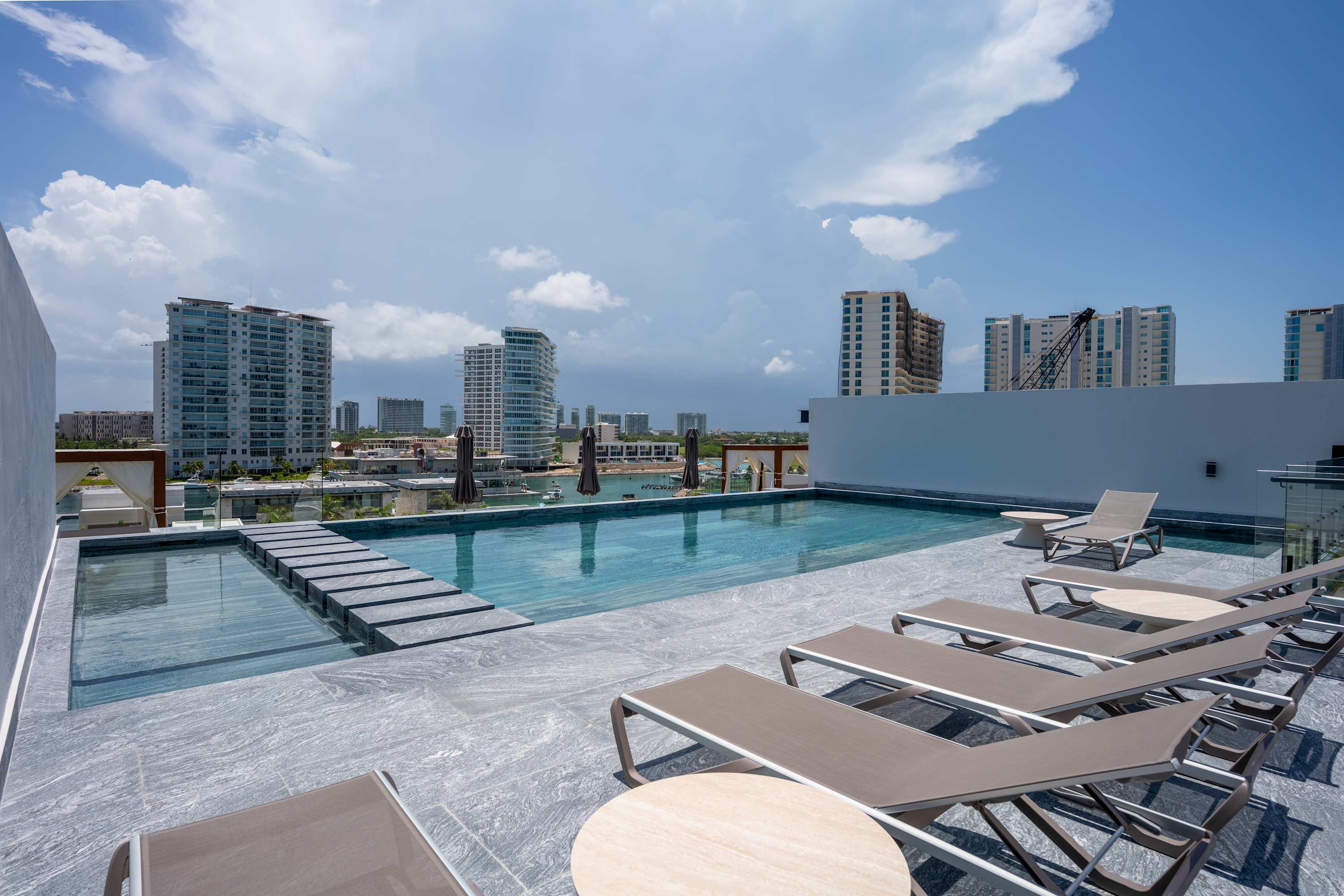 Modern Apt | 4BR | Marina & Beach Access