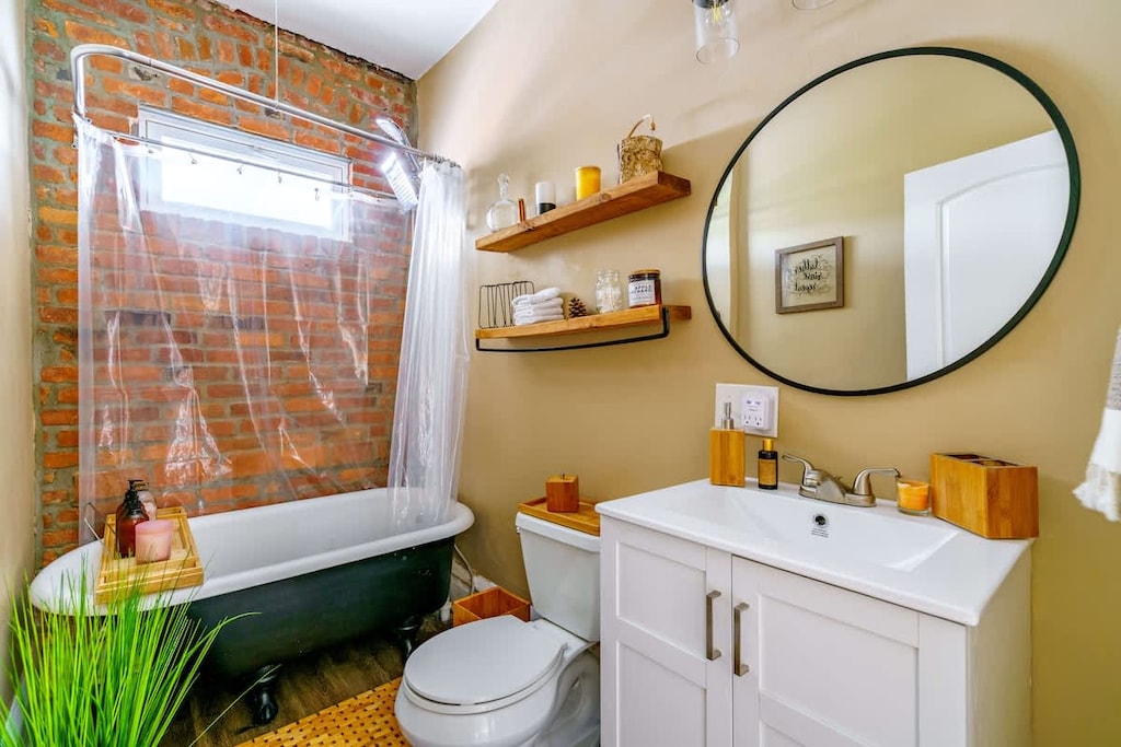 Superhost Airbnb
Discover a uniquely trendy bathroom that’s both cozy and affordable. The clean, modern fixtures and spacious layout create a luxurious atmosphere.
