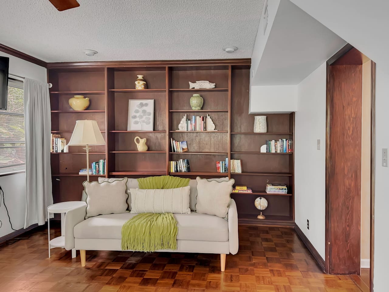 Coastal Paradise with pool– Walk to the Beach!