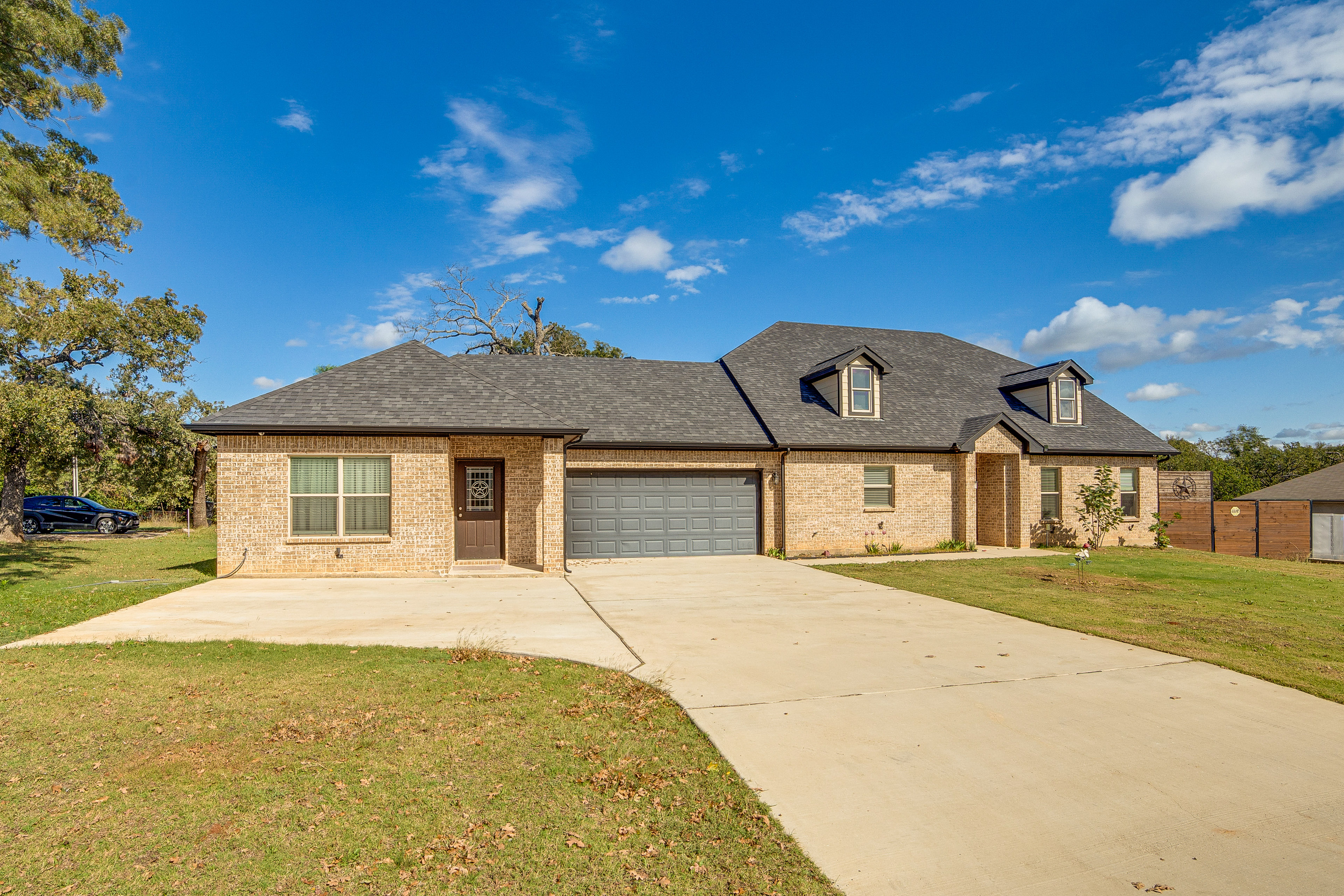 Walk to Lake Lewisville & Park: Pet-Friendly Apt