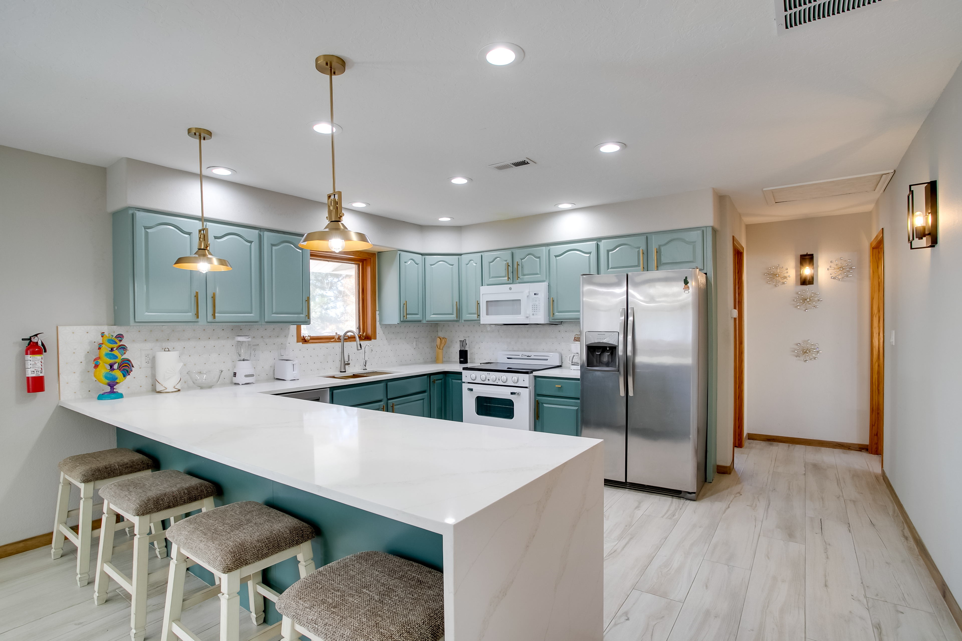 Shared Hot Tub & Yard: Home Near Dtwn Brighton