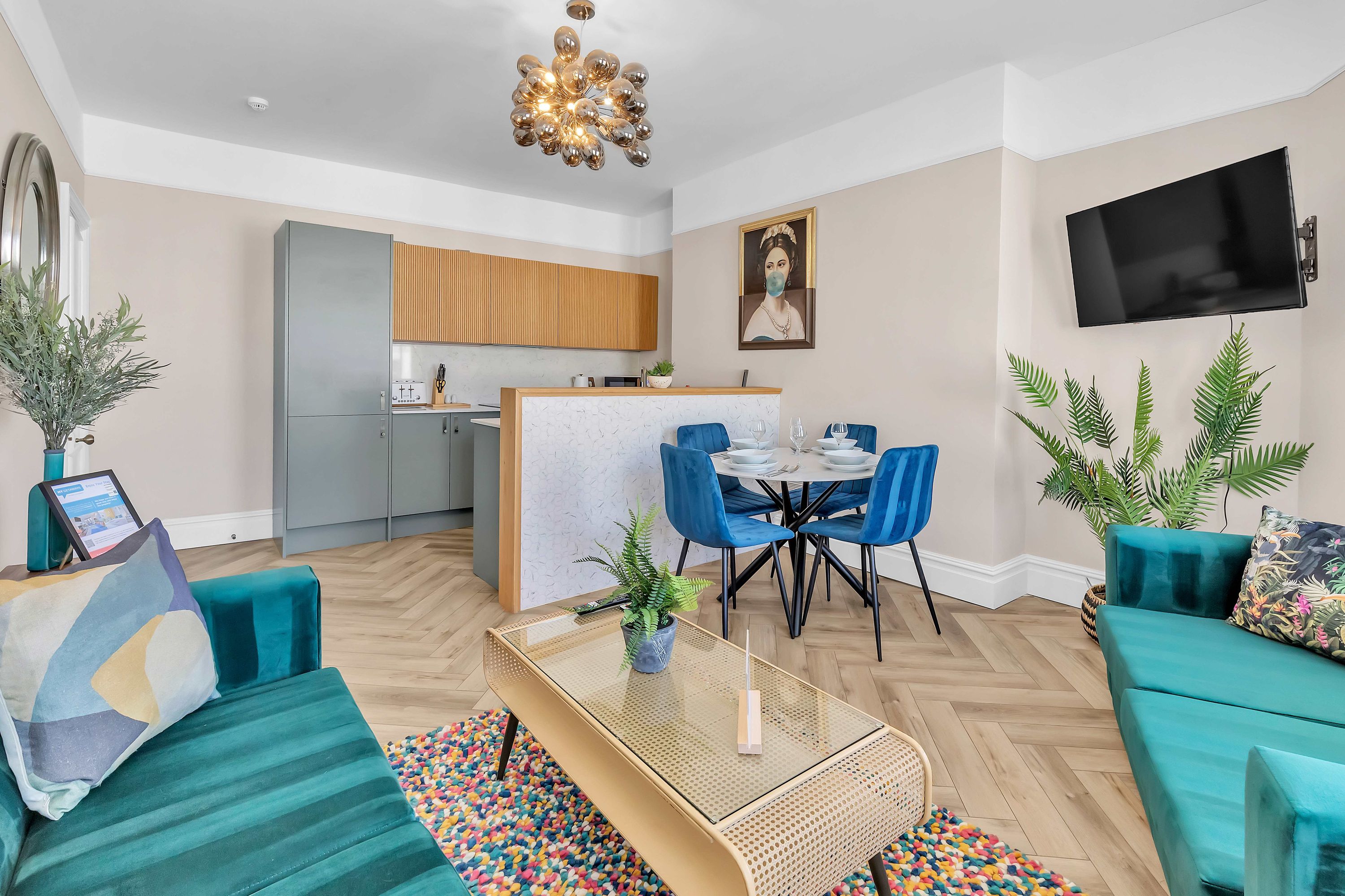 Hove Alone 4   By My Getaways