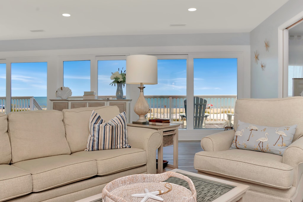 Welcome to Breezeway! Gorgeous Living Room View