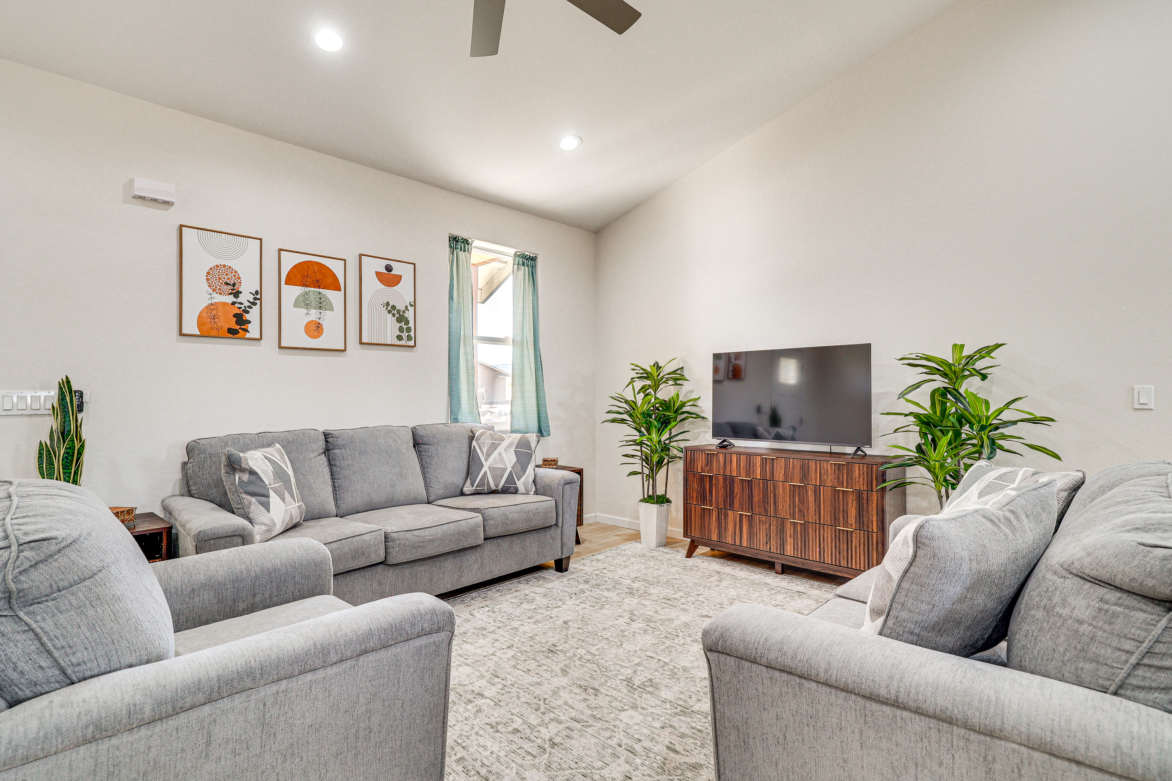 Hike & Ski! Home w/ Dog-Friendly Yard in Eagar