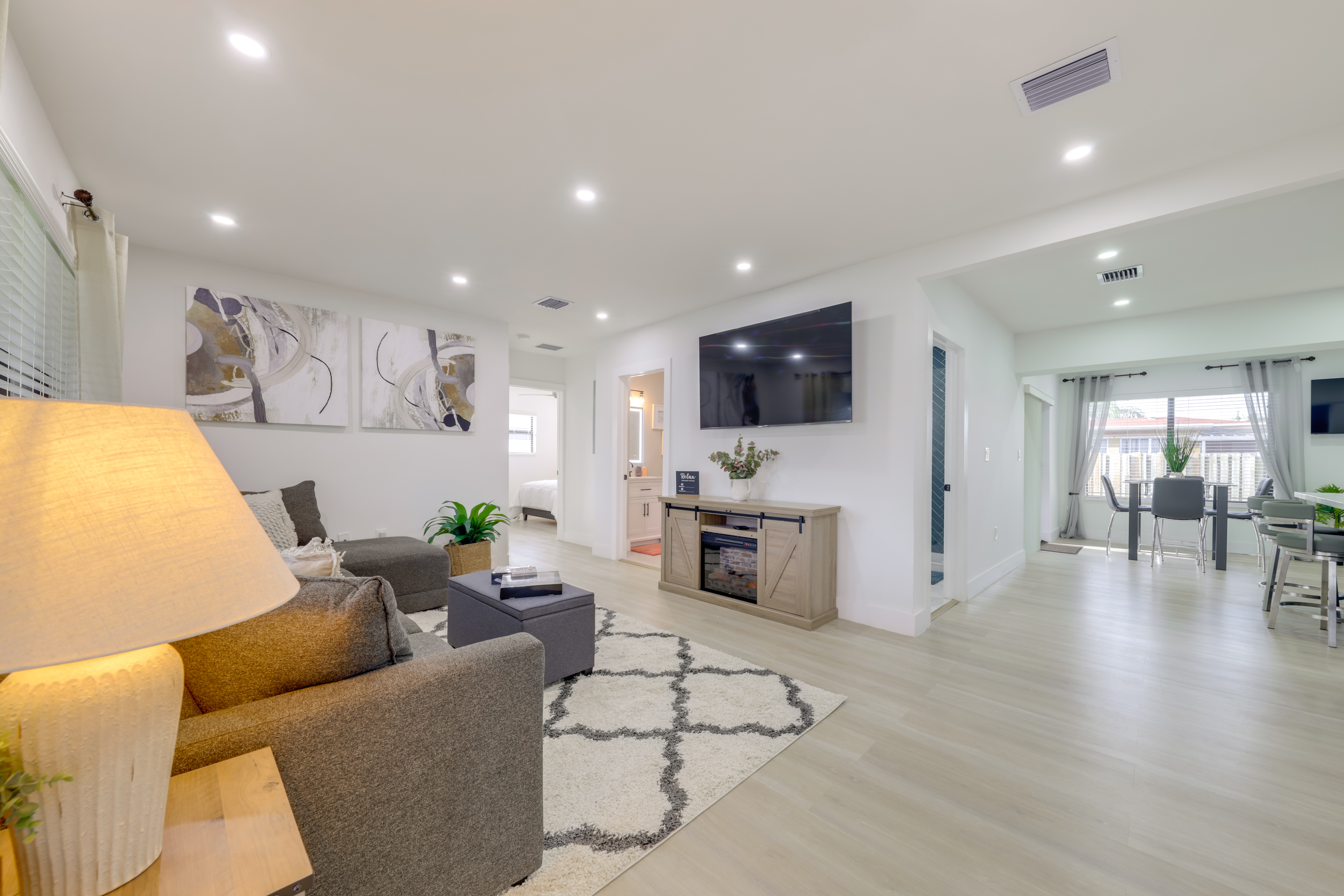 Private Yard! Getaway 3 Mi to Hard Rock Stadium