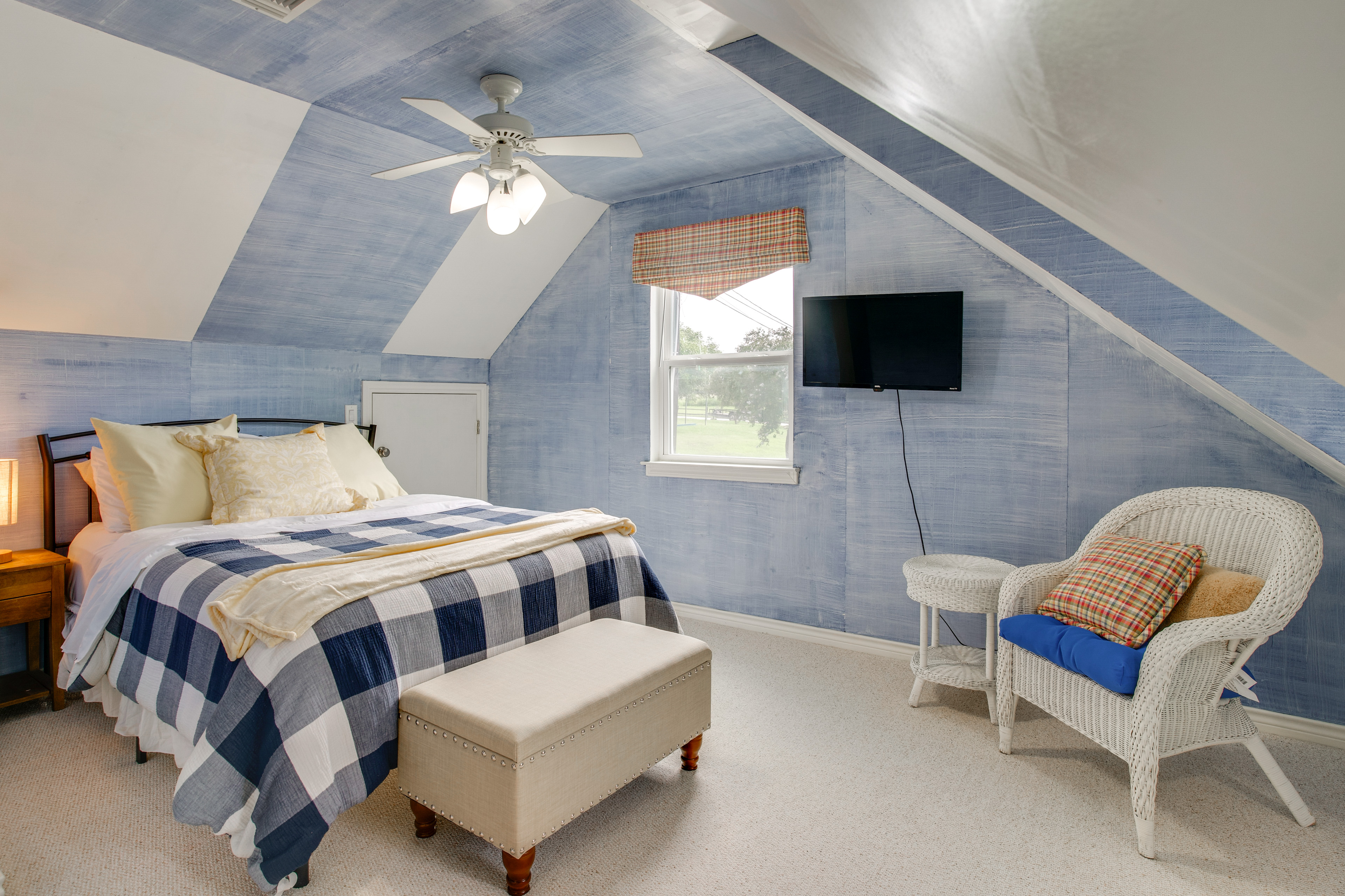 Waterfront Lake Bridgeport Home w/ Private Dock