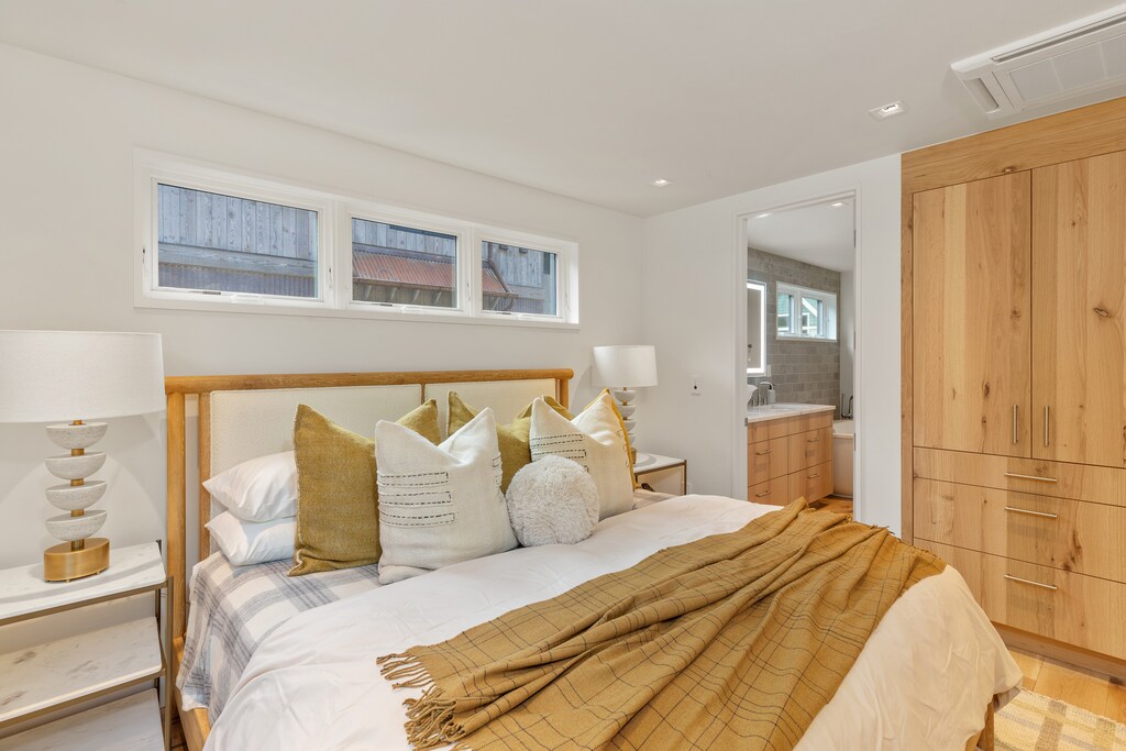 6.01-primary-suite-mears-station-a-telluride (9)