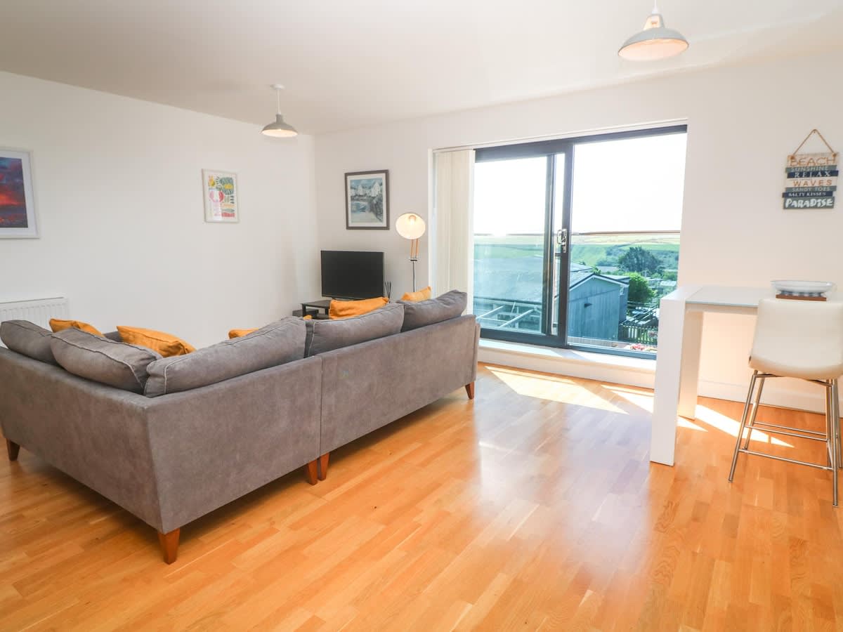 Newquay~Beach Charm & Town Vibes~Parking