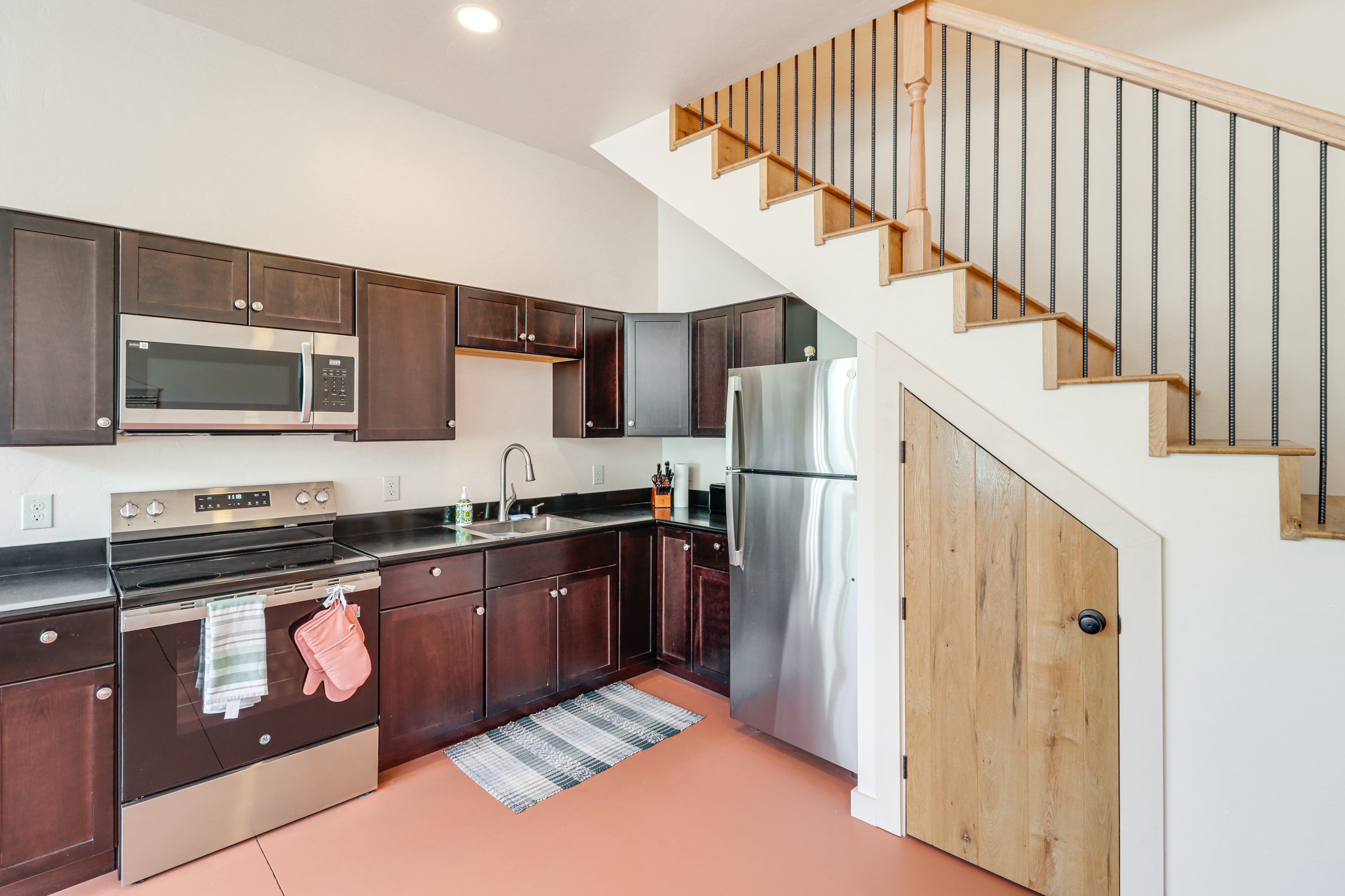 Right on Main Street! Mtn-View Bisbee Hideaway