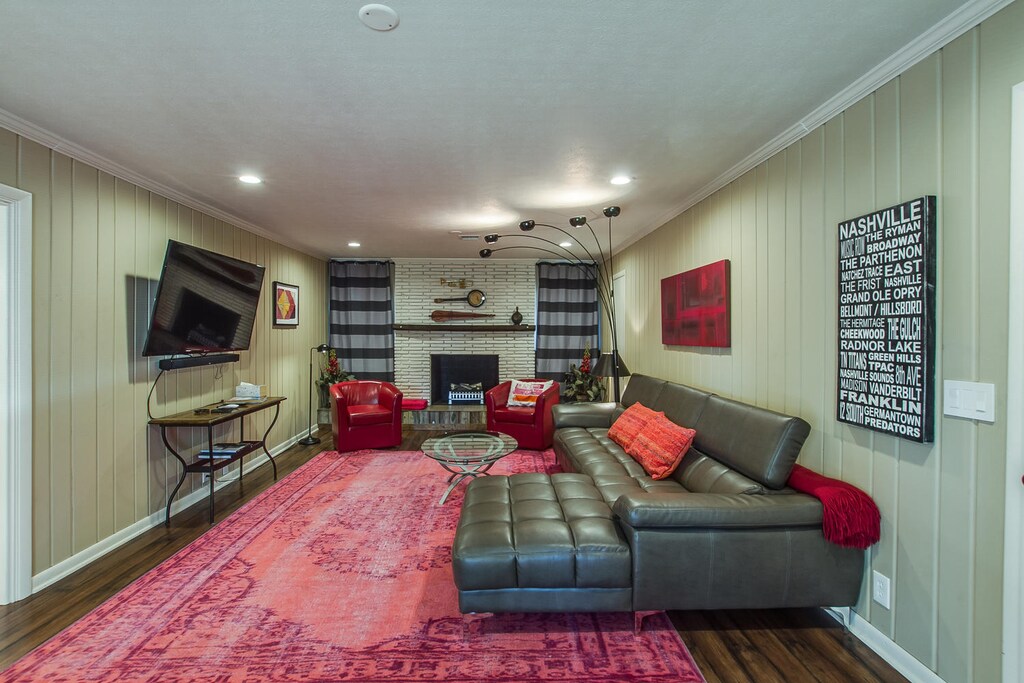 The Graycroft-large-013-33-TN-1500x1000-72dpi