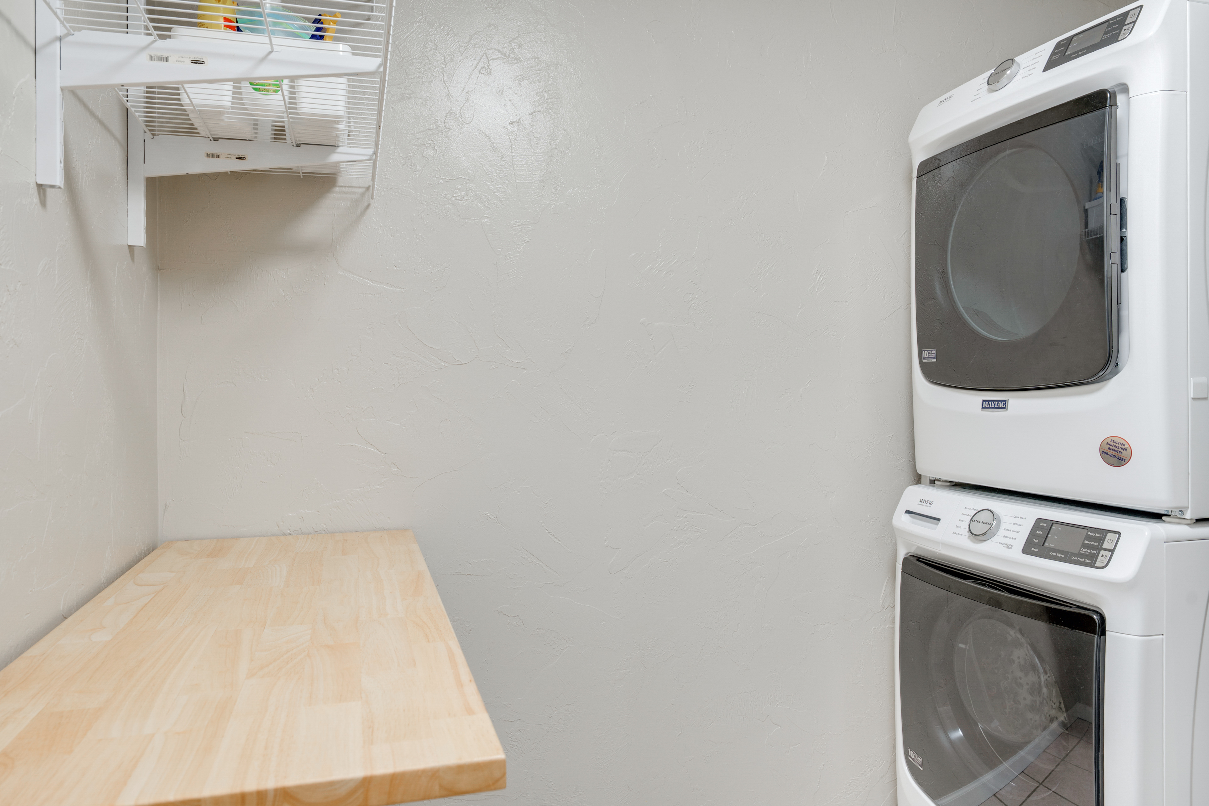 1 Mi to Beach: Dog-Friendly Condo in Lake Mills!