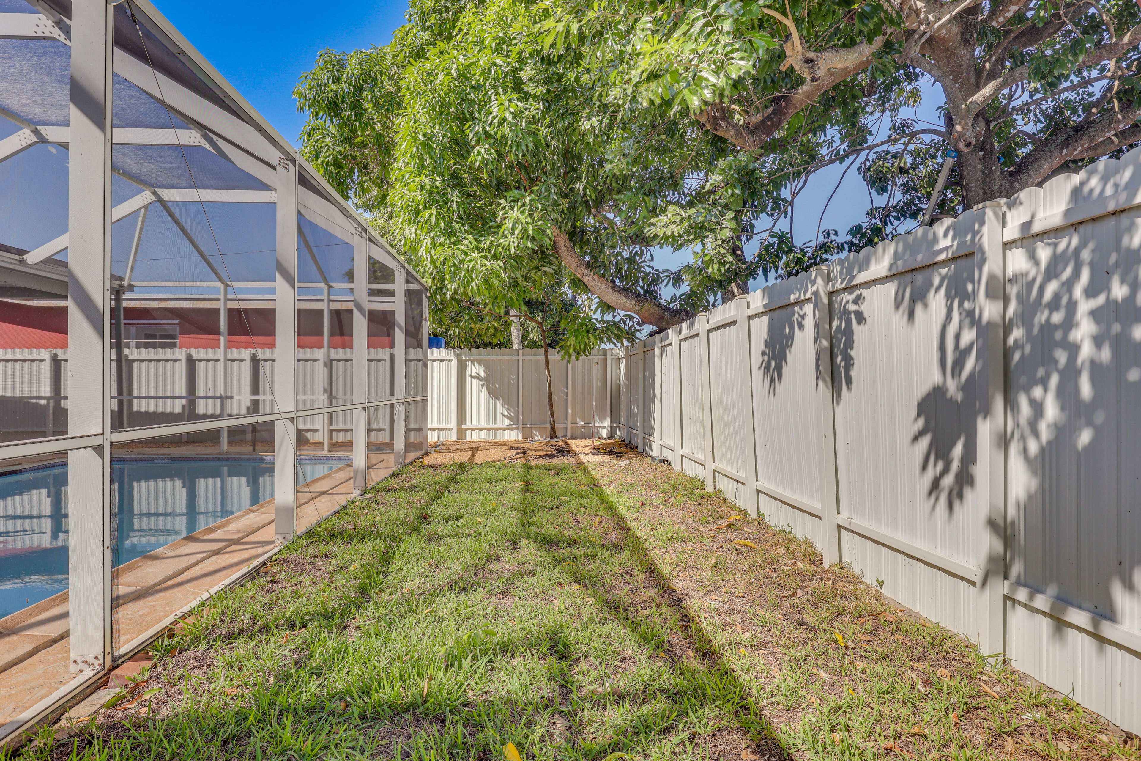 3 Mi to Hard Rock Stadium: Home w/ Fenced-In Yard!