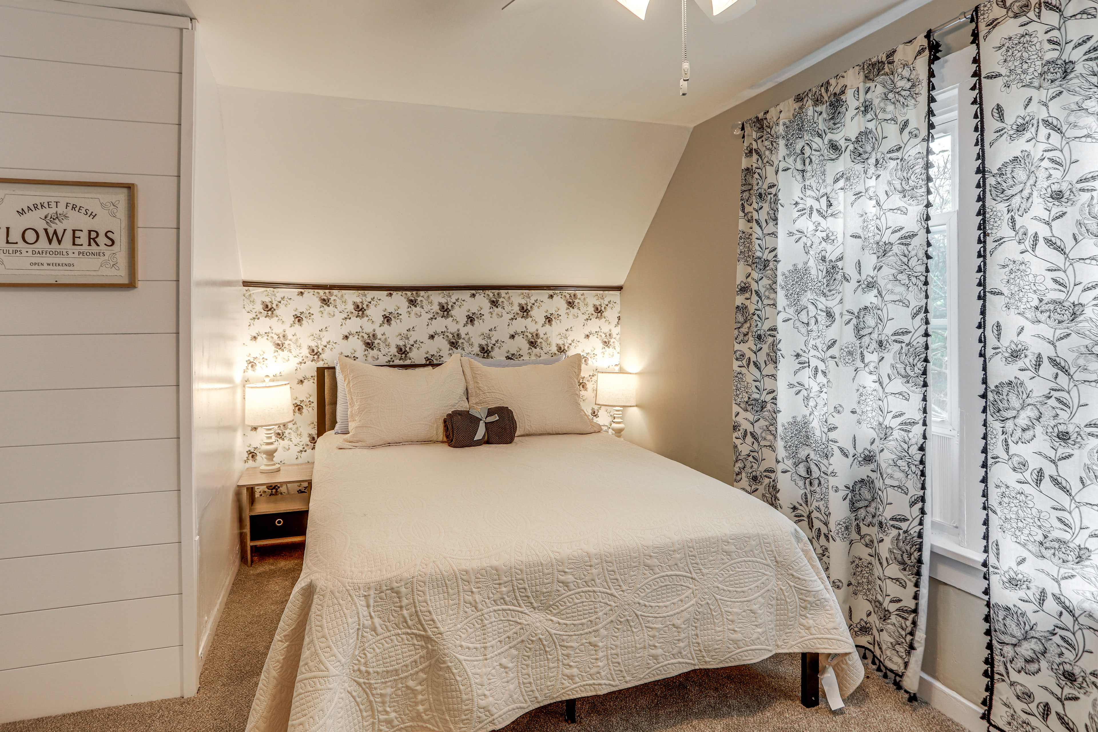 2 Mi to Dtwn: Charming Sandusky Getaway w/ Hot Tub